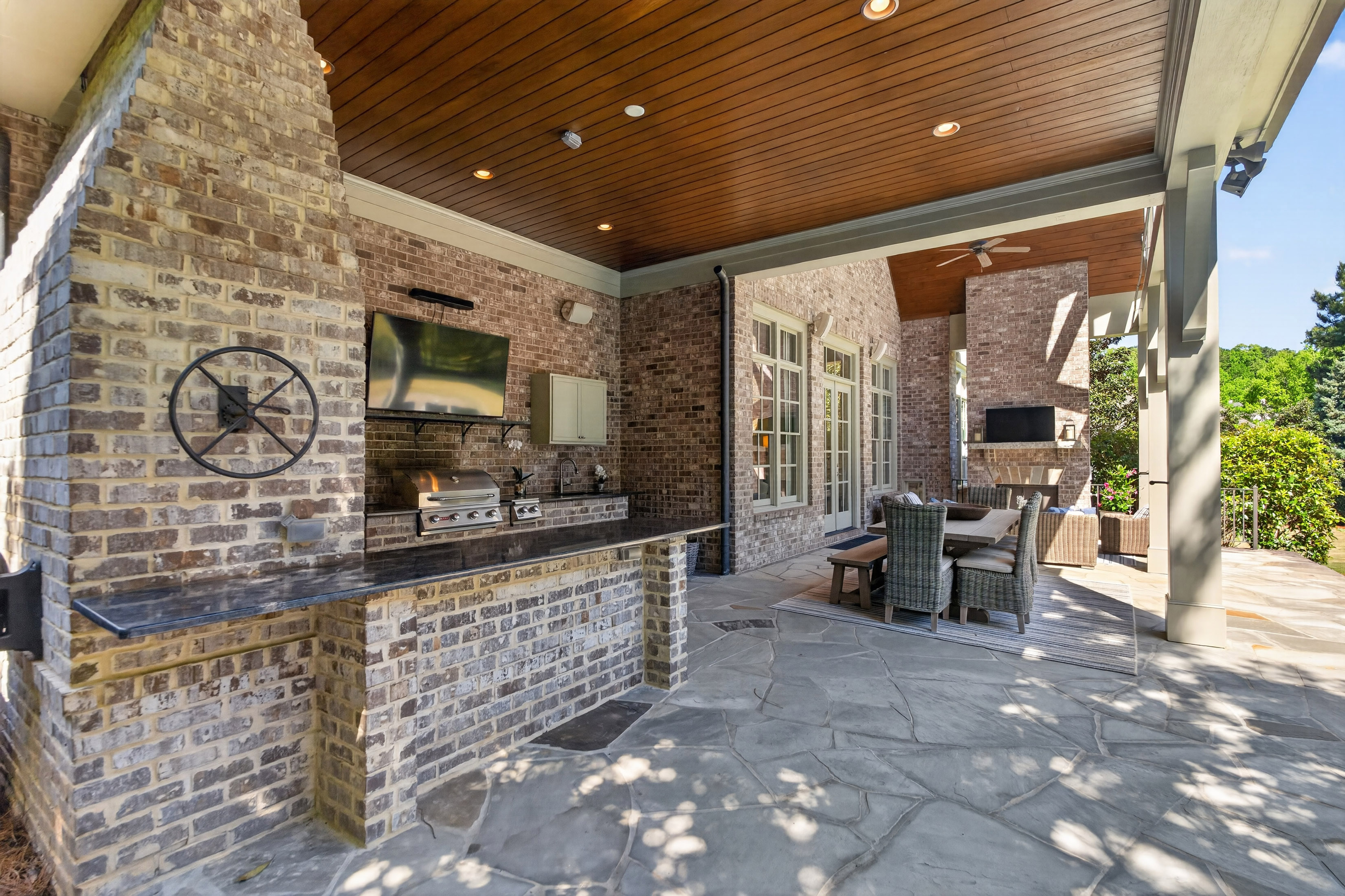  Experience Luxury in One of Georgia’s Most Prestigious Gated Golf Communities - 物件實景