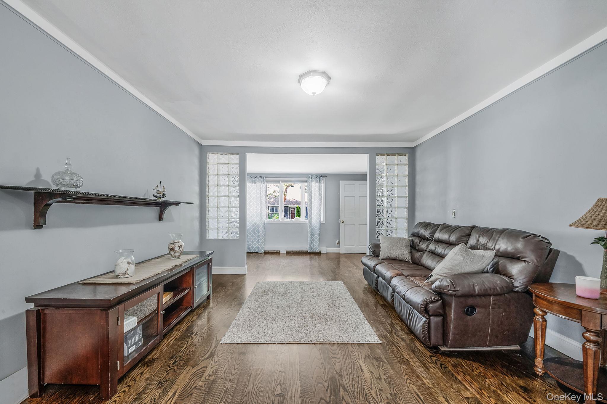 West Islip, New York, 11795, United States, 4 Bedrooms Bedrooms, ,4 BathroomsBathrooms,Residential,For Sale,1925742
