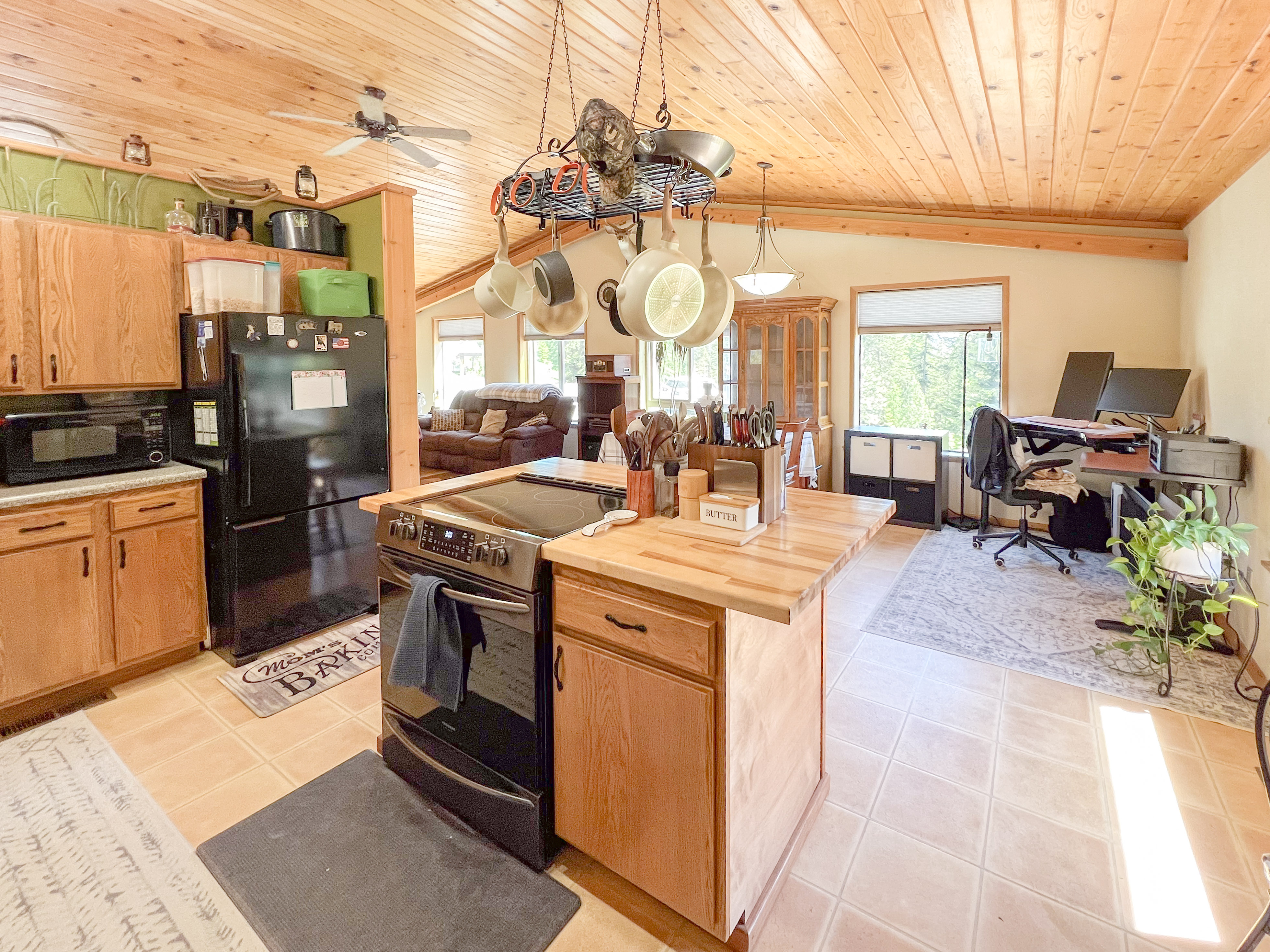 Colville, Washington, 99114, United States, 2 Bedrooms Bedrooms, ,2 BathroomsBathrooms,Residential,For Sale,1928739