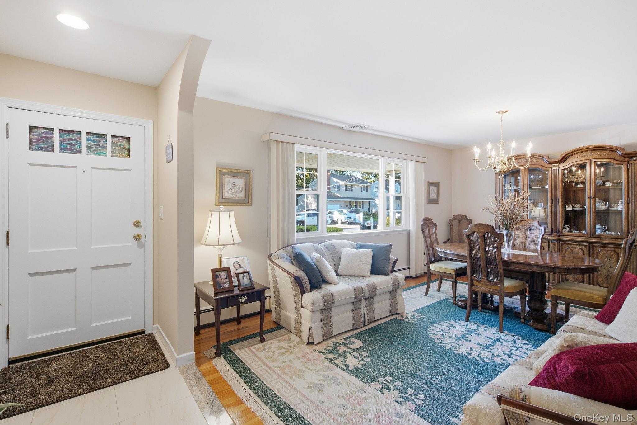  249 E 17th Street, Huntington Station, NY, 11746 - 物件實景