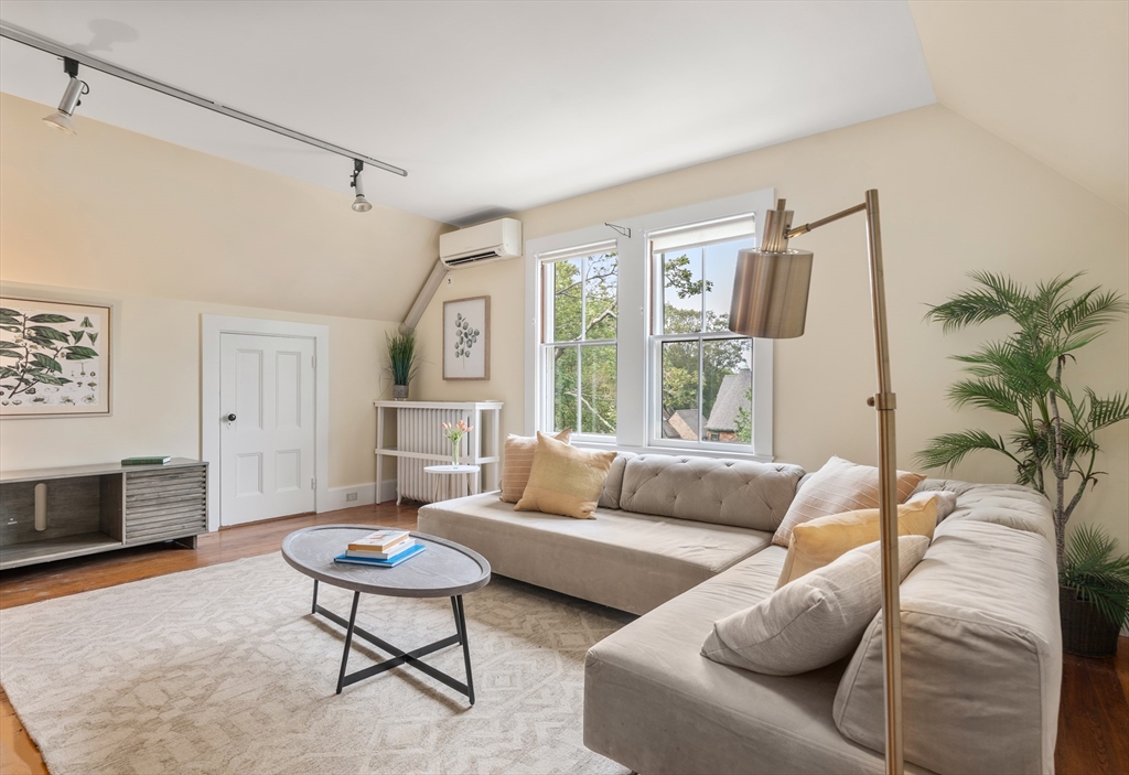 Cambridge, Massachusetts, 02140, United States, 5 Bedrooms Bedrooms, ,4 BathroomsBathrooms,Residential,For Sale,1939674
