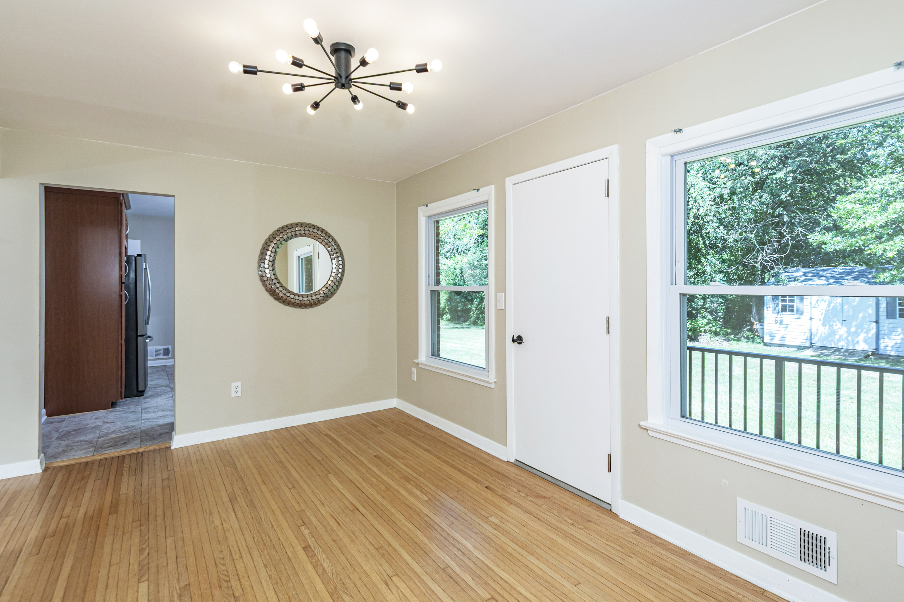  Move-In Ready Ranch in a Terrific Location - 物件實景