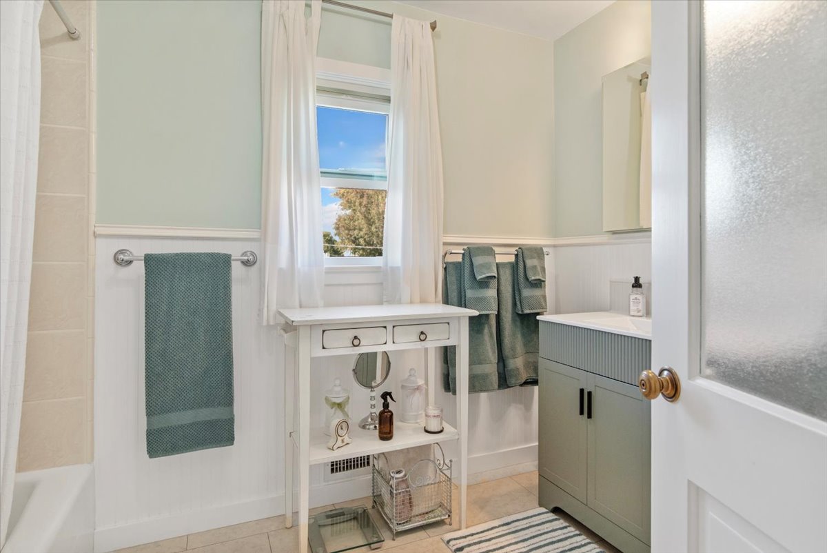 Lompoc, California, 93436, United States, 4 Bedrooms Bedrooms, ,1 BathroomBathrooms,Residential,For Sale,2002013