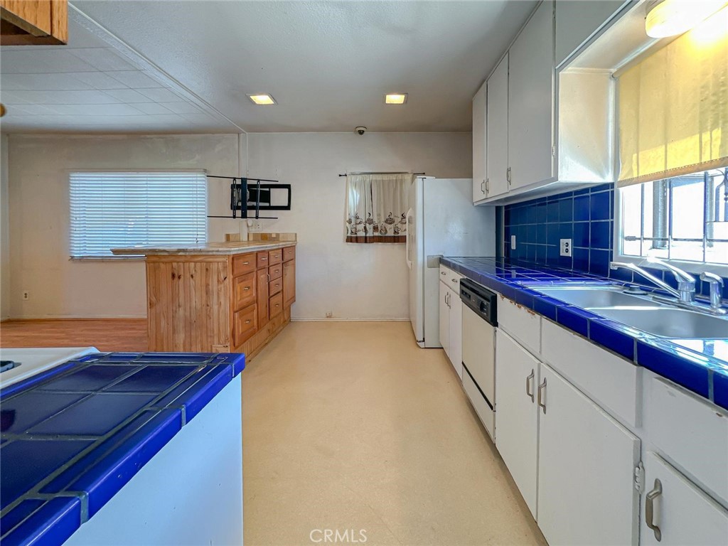 Los Angeles, California, 90043, United States, 2 Bedrooms Bedrooms, ,1 BathroomBathrooms,Residential,For Sale,1905561
