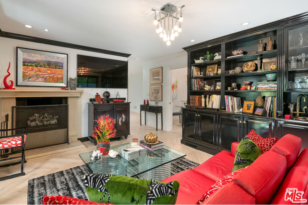 Los Angeles, California, 90049, United States, 4 Bedrooms Bedrooms, ,1 BathroomBathrooms,Residential,For Sale,1991602