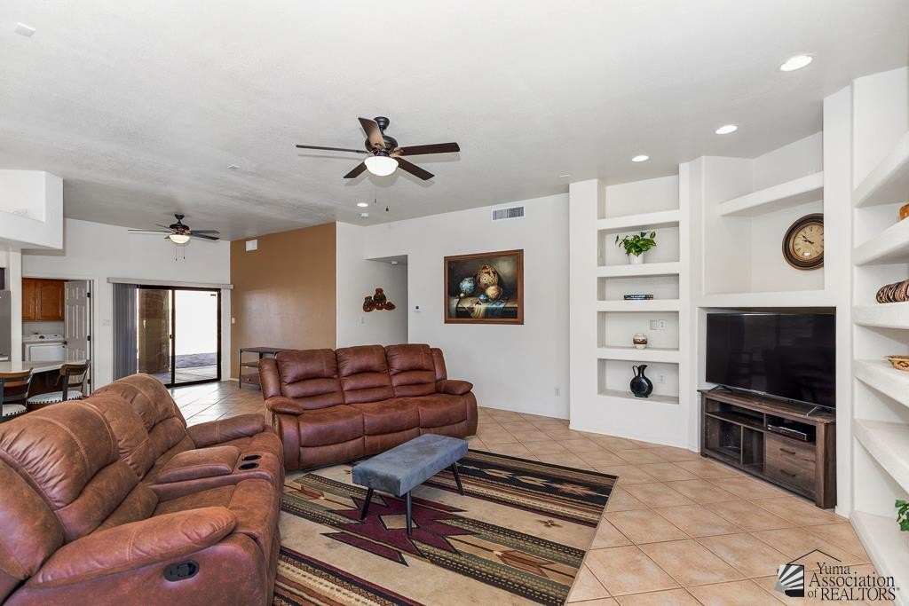 Yuma, Arizona, 85367, United States, 3 Bedrooms Bedrooms, ,2 BathroomsBathrooms,Residential,For Sale,1976192