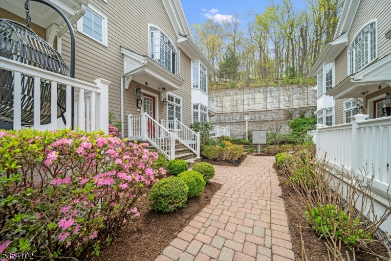 Morristown Town, New Jersey, 07960, United States, 2 Bedrooms Bedrooms, ,3 BathroomsBathrooms,Residential,For Sale,1794347