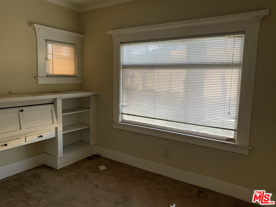 Los Angeles, California, 90037, United States, 4 Bedrooms Bedrooms, ,Residential,For Sale,2000883