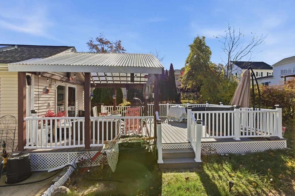 Lowell, Massachusetts, 01852, United States, 3 Bedrooms Bedrooms, ,3 BathroomsBathrooms,Residential,For Sale,1989388