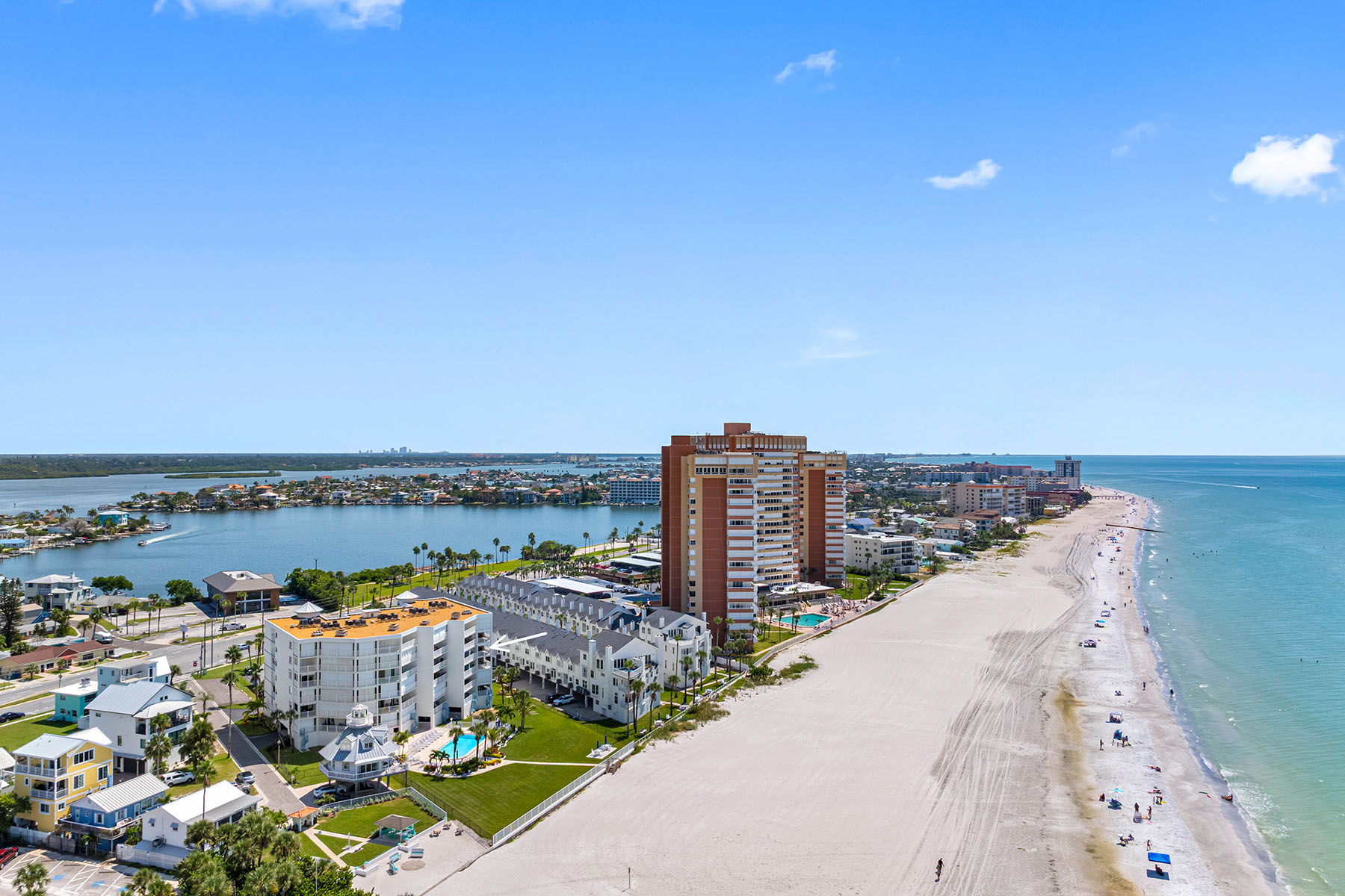  LIGHTHOUSE POINTE CONDO - 物件實景