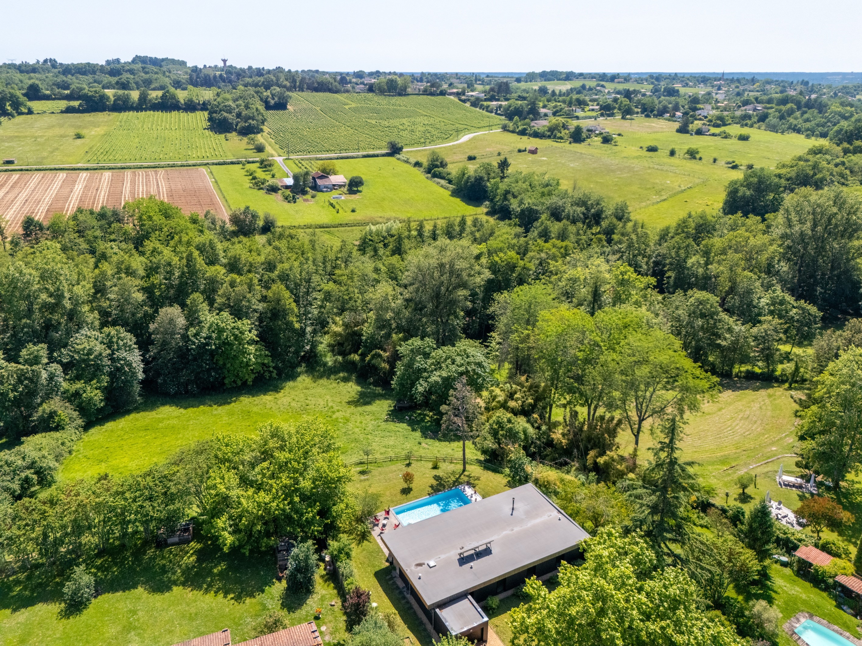  ON THE OUTSKIRTS OF BORDEAUX – AN ELEGANT BIOCLIMATIC ARCHITECT-DESIGNED HOUSE … - 物件實景