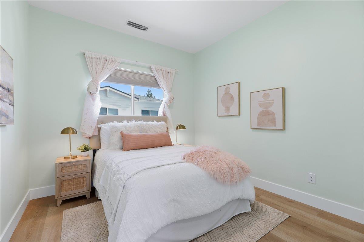 Mountain View, California, 94043, United States, 4 Bedrooms Bedrooms, ,4 BathroomsBathrooms,Residential,For Sale,1989678