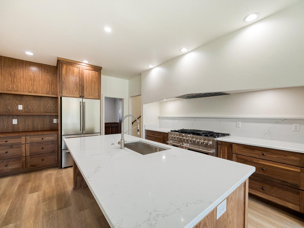 Klamath Falls, Oregon, 97601, United States, 3 Bedrooms Bedrooms, ,3 BathroomsBathrooms,Residential,For Sale,1991237