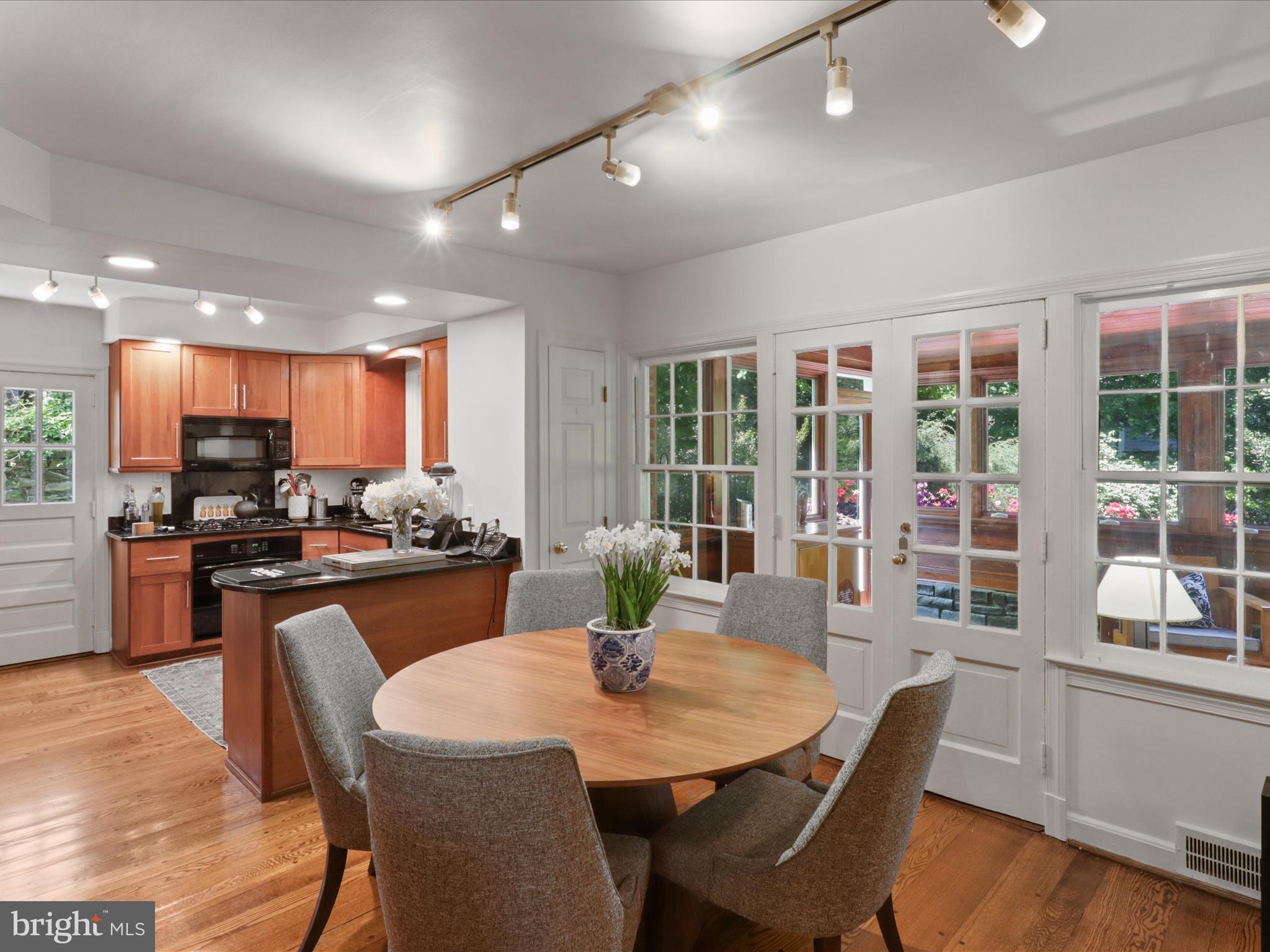 Arlington, Virginia, 22207, United States, 4 Bedrooms Bedrooms, ,4 BathroomsBathrooms,Residential,For Sale,1792386
