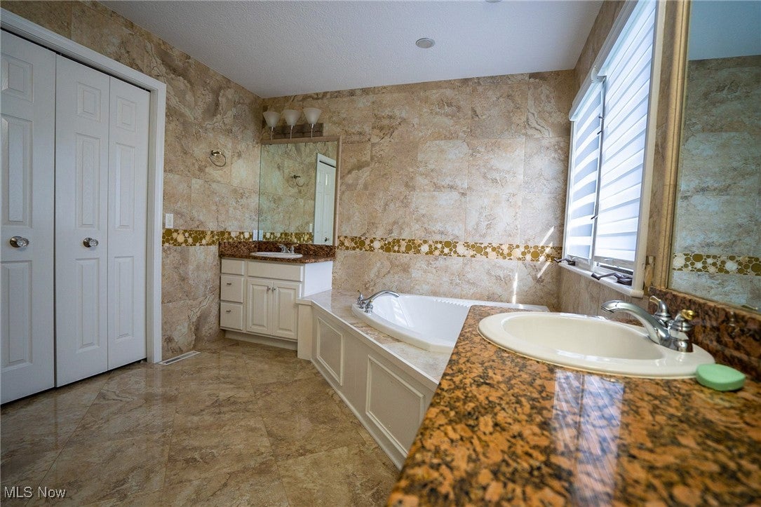 North Royalton, Ohio, 44133, United States, 4 Bedrooms Bedrooms, ,3 BathroomsBathrooms,Residential,For Sale,1973656