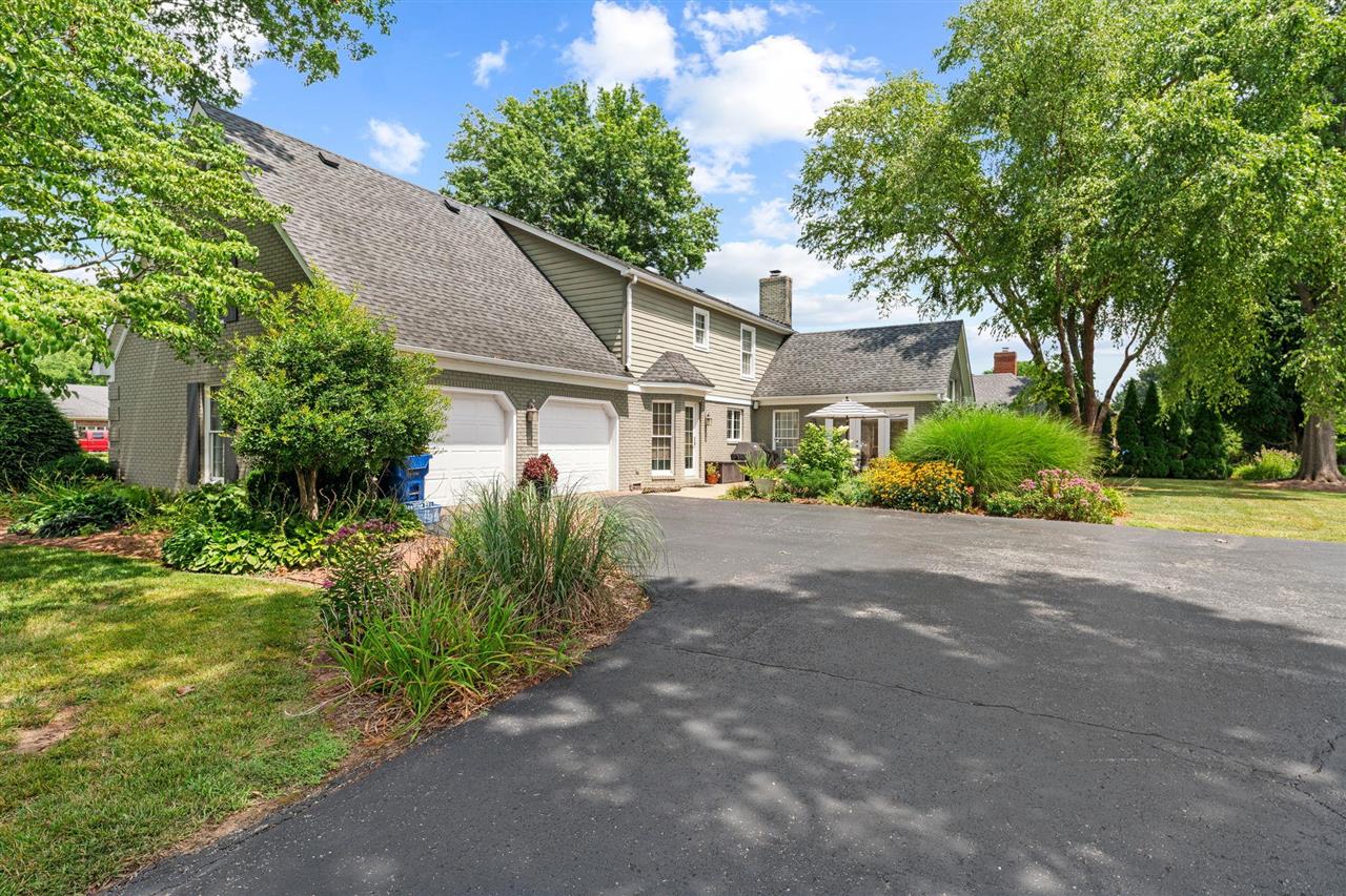 Bowling Green, Kentucky, 42103, United States, 4 Bedrooms Bedrooms, ,4 BathroomsBathrooms,Residential,For Sale,1907644