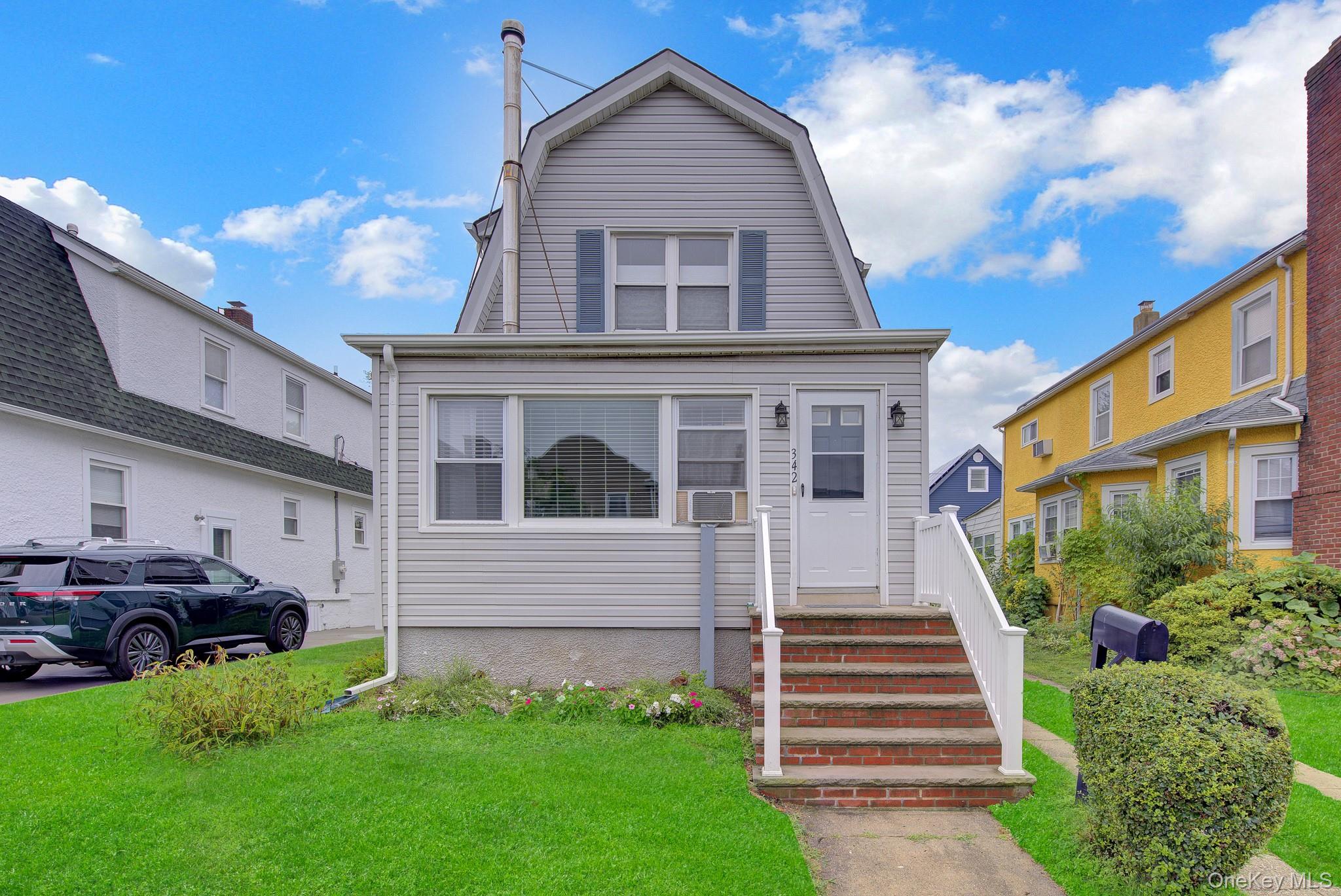 Walnut St, Long Beach, NY 11561