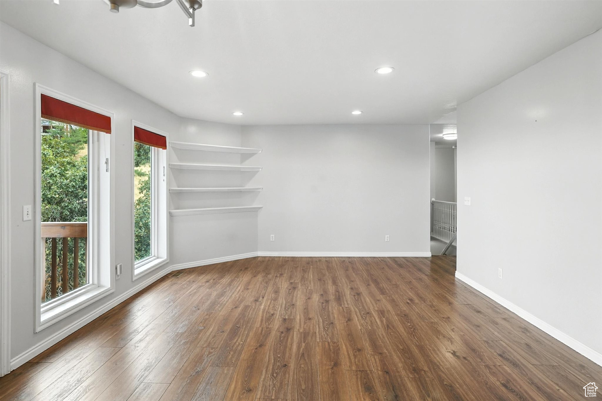 Bountiful, Utah, 84010, United States, 5 Bedrooms Bedrooms, ,4 BathroomsBathrooms,Residential,For Sale,1926219