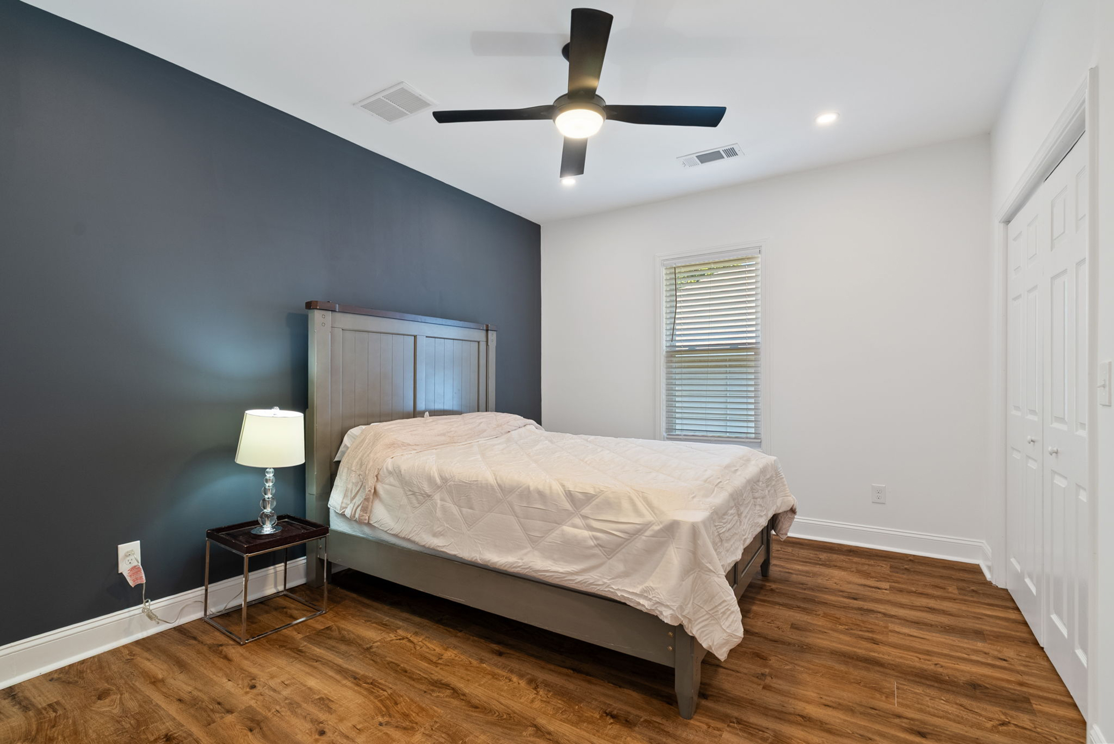  Completely Renovated and Move-In Ready Bungalow - 物件實景