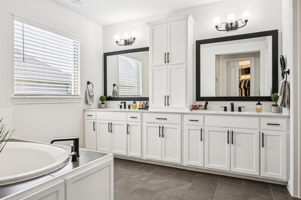Rockwall, Texas, 75087, United States, 4 Bedrooms Bedrooms, ,4 BathroomsBathrooms,Residential,For Sale,1901224