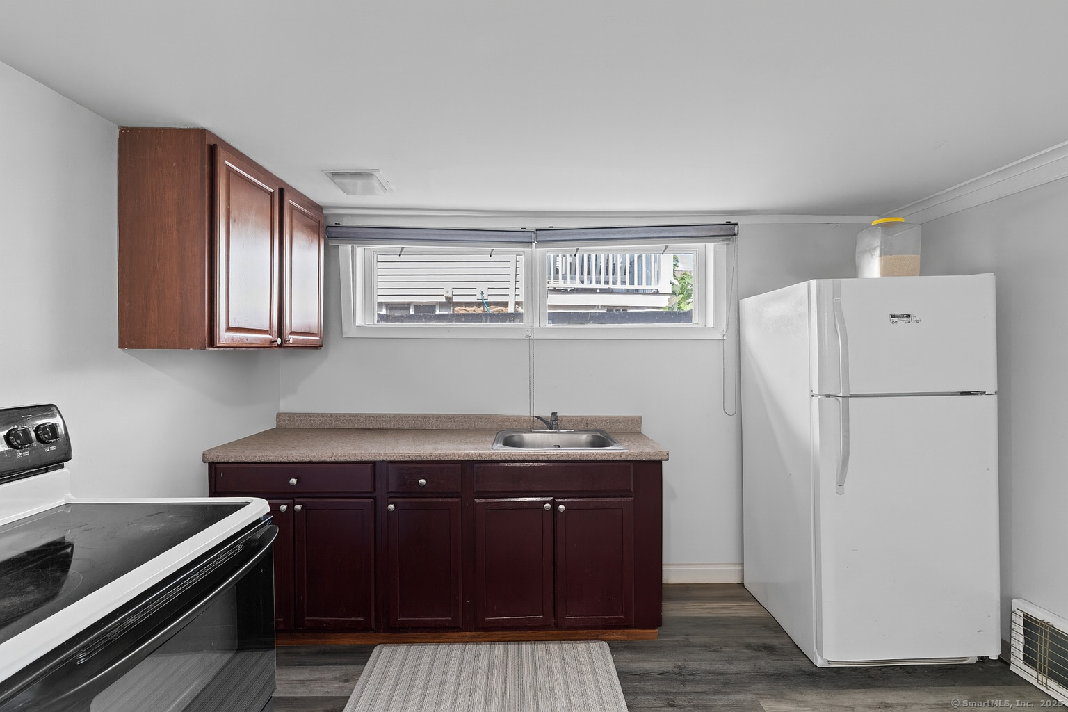 Milford, Connecticut, 06460, United States, 3 Bedrooms Bedrooms, ,2 BathroomsBathrooms,Residential,For Sale,1896652