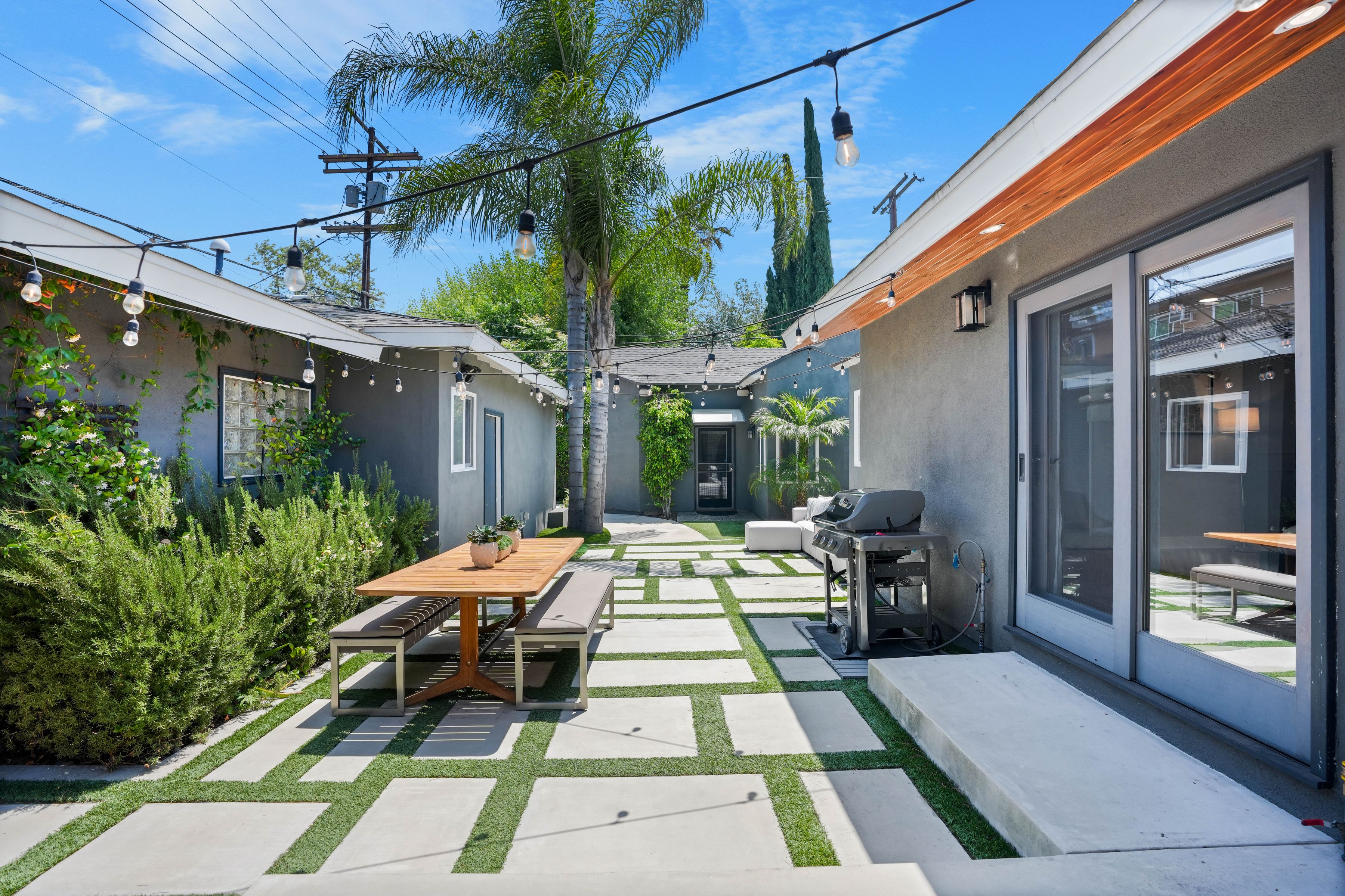  4744 Camellia Avenue - 物件實景