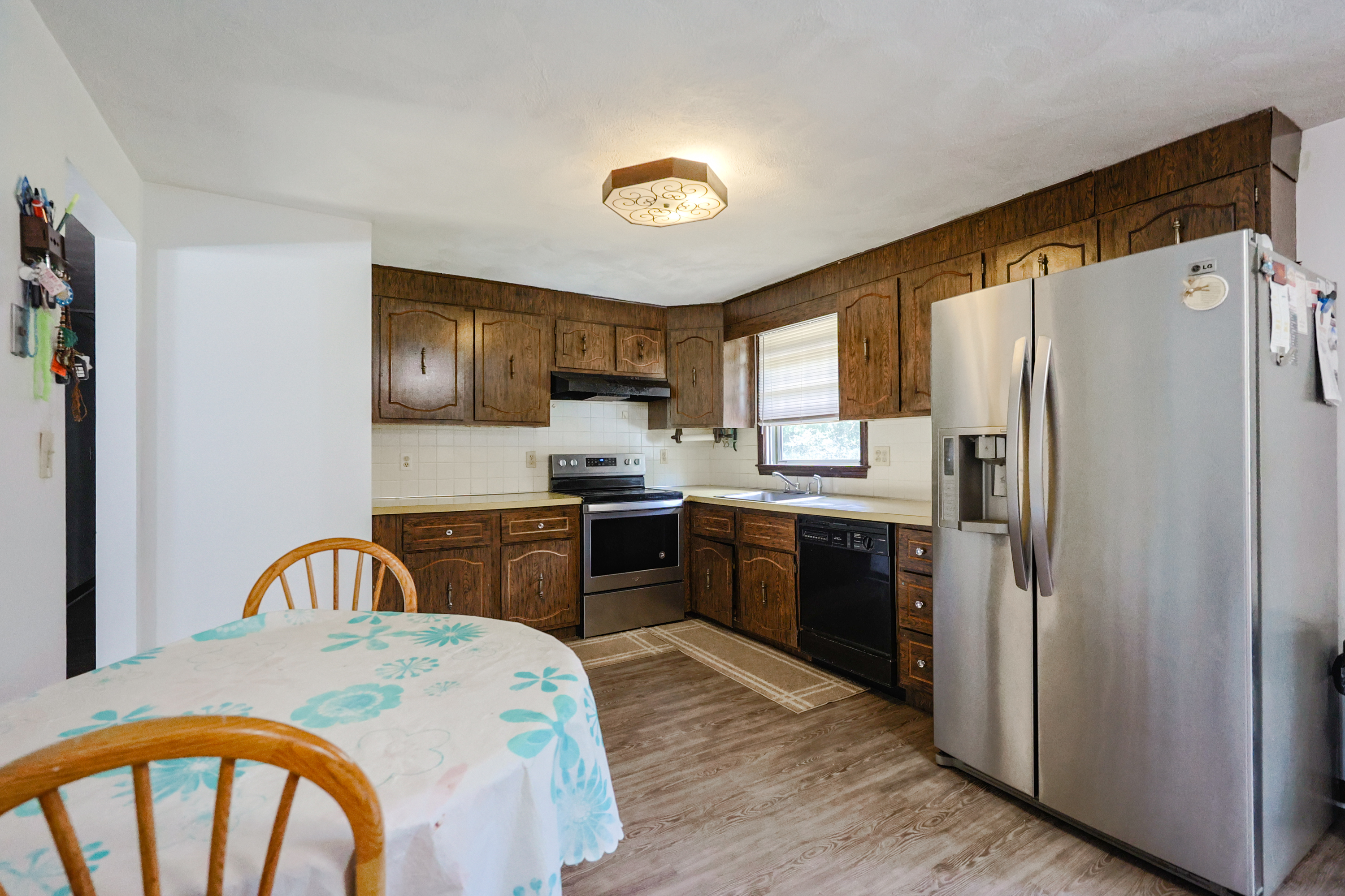 Burlington, Massachusetts, 01803, United States, 3 Bedrooms Bedrooms, ,1 BathroomBathrooms,Residential,For Sale,1906310
