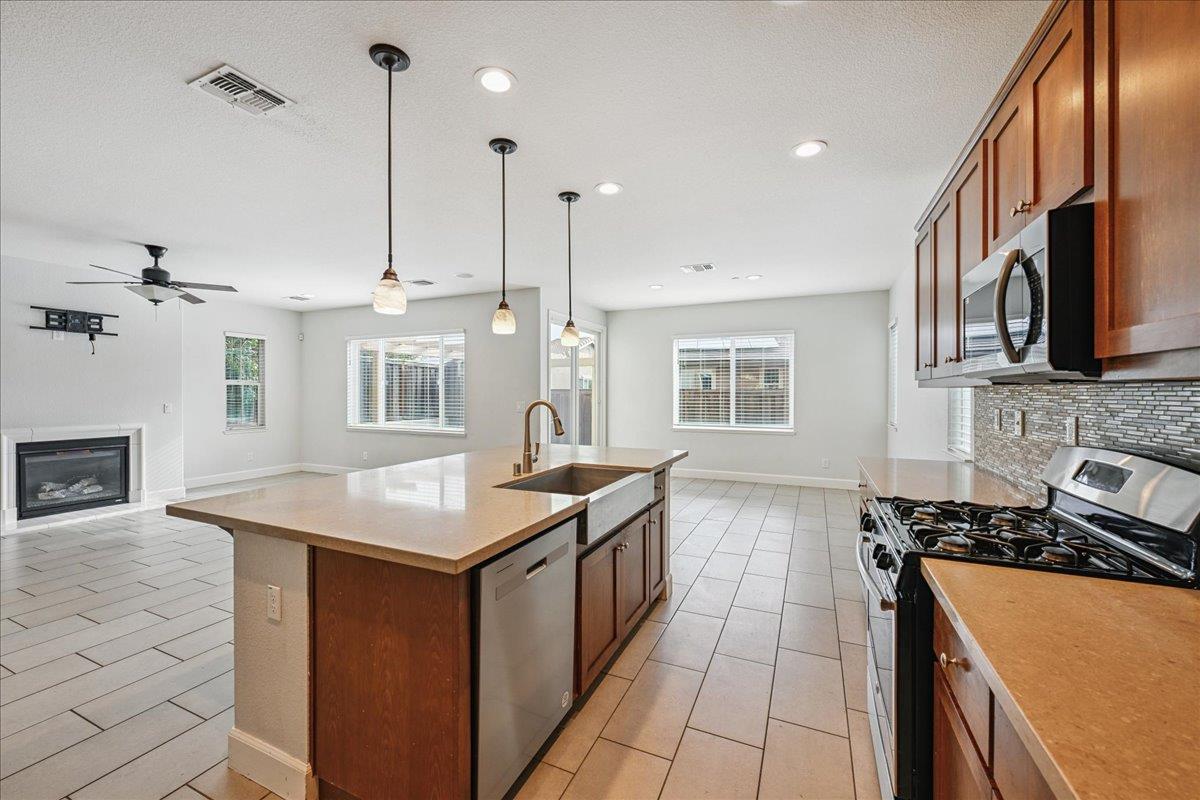 Folsom, California, 95630, United States, 4 Bedrooms Bedrooms, ,3 BathroomsBathrooms,Residential,For Sale,1948899