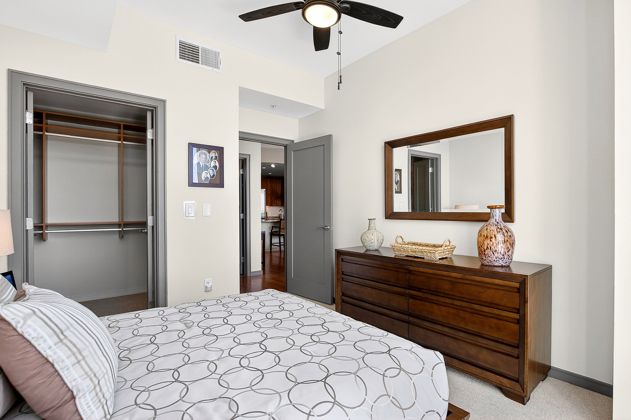  Immaculate Two Bedroom with Dedicated Office/Den at Sought-after Terminus - 物件實景