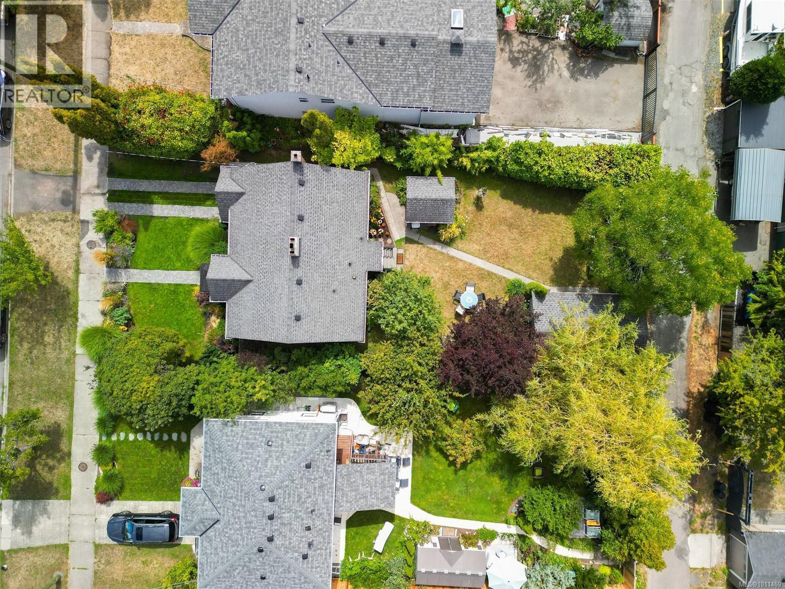 OAK BAY, British Columbia, V8R 5L1, CA, 3 Bedrooms Bedrooms, ,1 BathroomBathrooms,Residential,For Sale,1949750