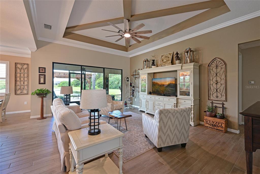 Bradenton, Florida, 34212, United States, 2 Bedrooms Bedrooms, ,2 BathroomsBathrooms,Residential,For Sale,1948137