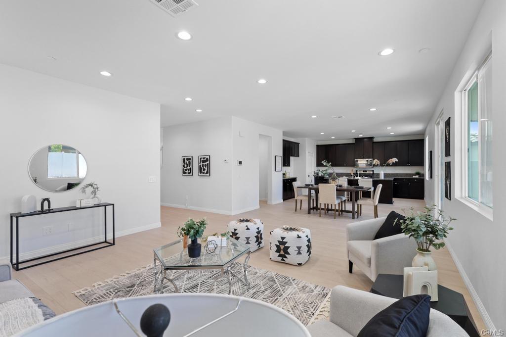 Lake Elsinore, California, 92530, United States, 4 Bedrooms Bedrooms, ,3 BathroomsBathrooms,Residential,For Sale,1942705