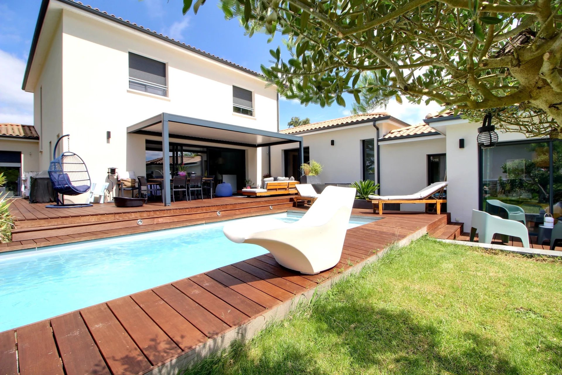 Montussan, New Aquitaine, 33450, FR, 6 Bedrooms Bedrooms, ,3 BathroomsBathrooms,Residential,For Sale,1826689