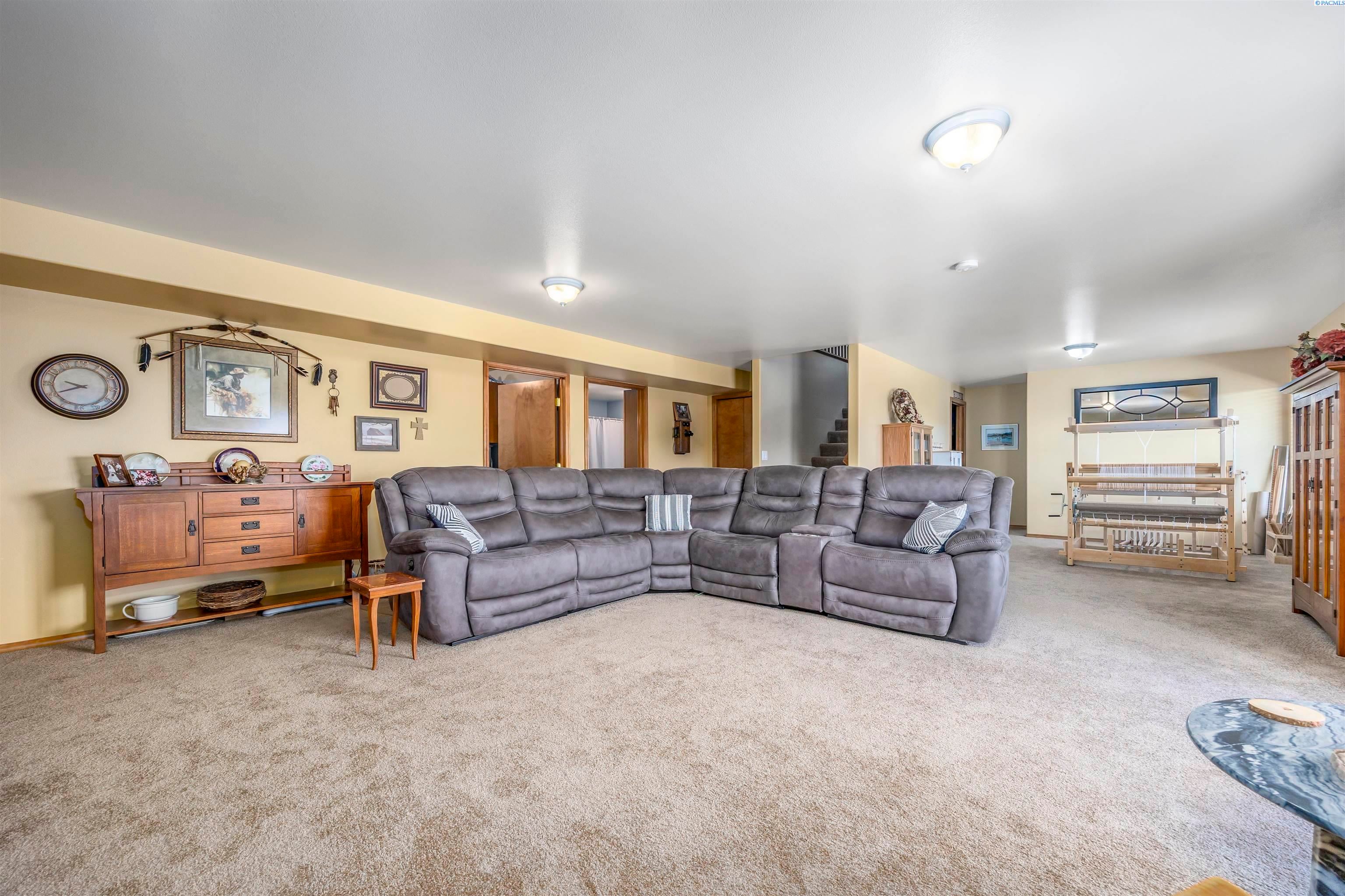 Kennewick, Washington, 99337, United States, 4 Bedrooms Bedrooms, ,3 BathroomsBathrooms,Residential,For Sale,1860973