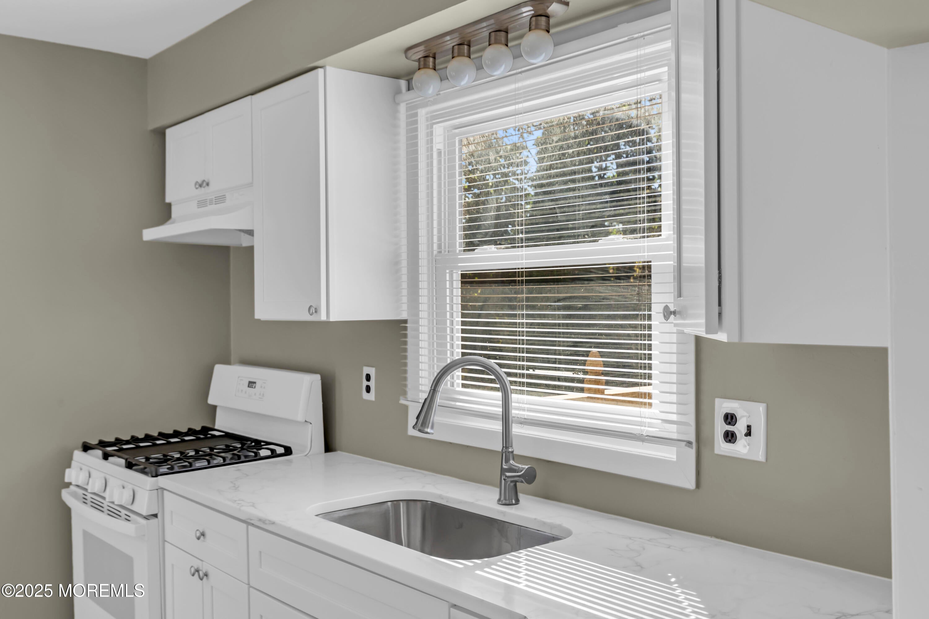 Freehold, New Jersey, 07728, United States, 3 Bedrooms Bedrooms, ,2 BathroomsBathrooms,Residential,For Sale,1990180