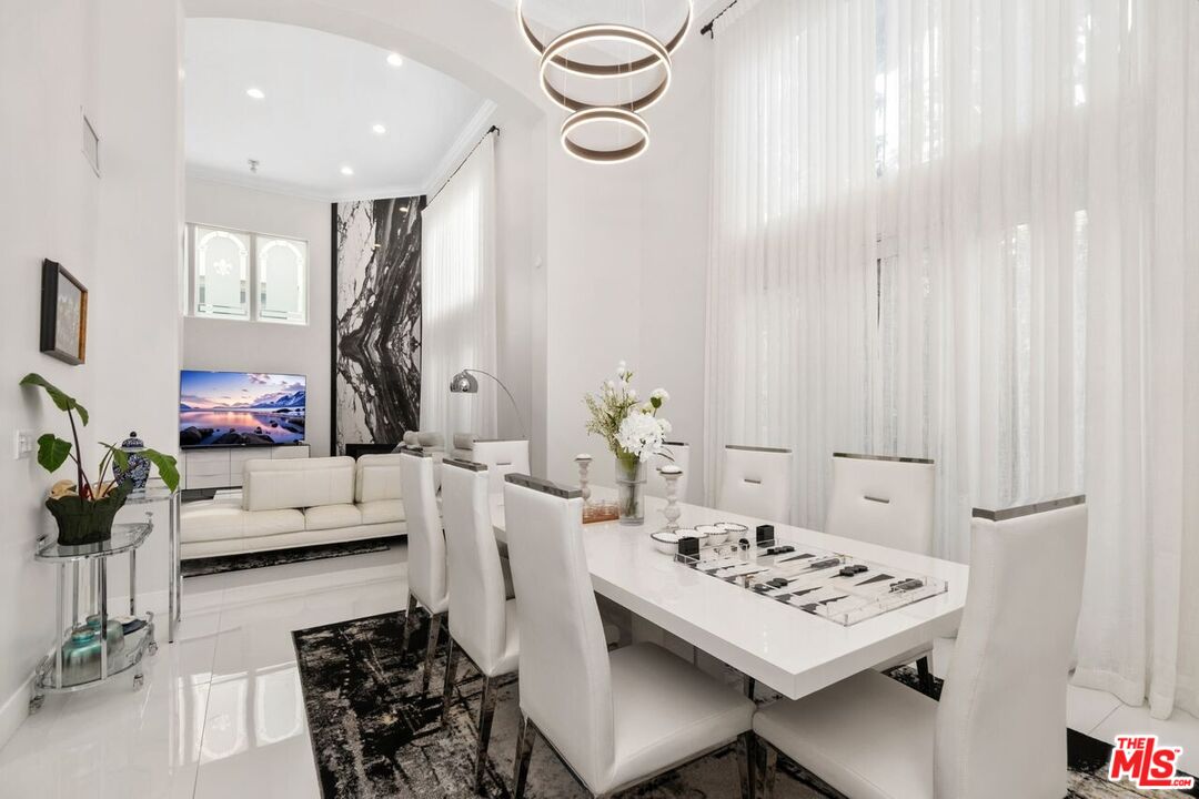 Los Angeles, California, 90049, United States, 4 Bedrooms Bedrooms, ,5 BathroomsBathrooms,Residential,For Sale,1840692
