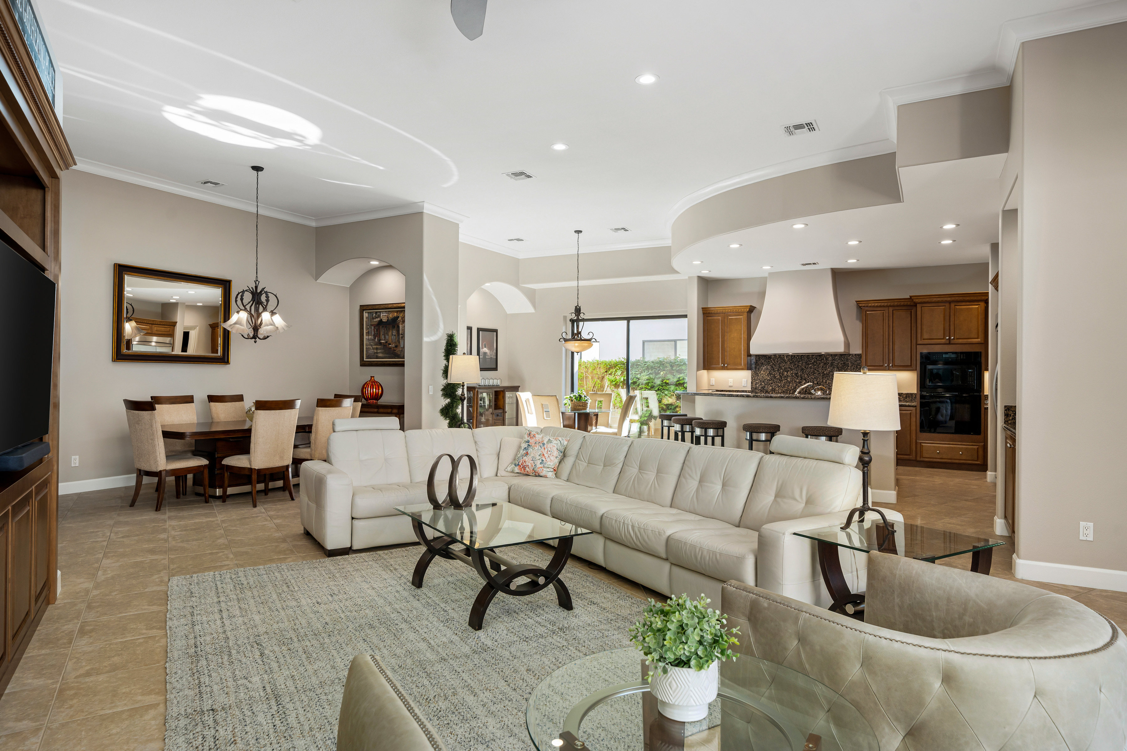  South Facing Gated La Quinta Pool Home - 物件實景