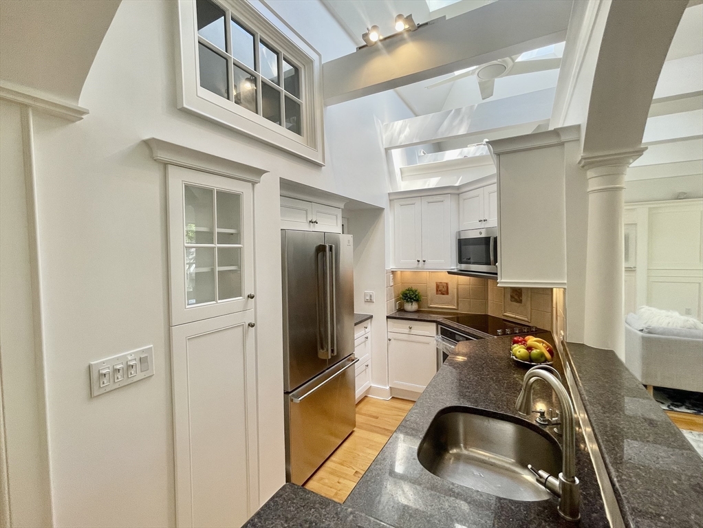 Newton, Massachusetts, 02459, United States, 2 Bedrooms Bedrooms, ,2 BathroomsBathrooms,Residential,For Sale,1817599