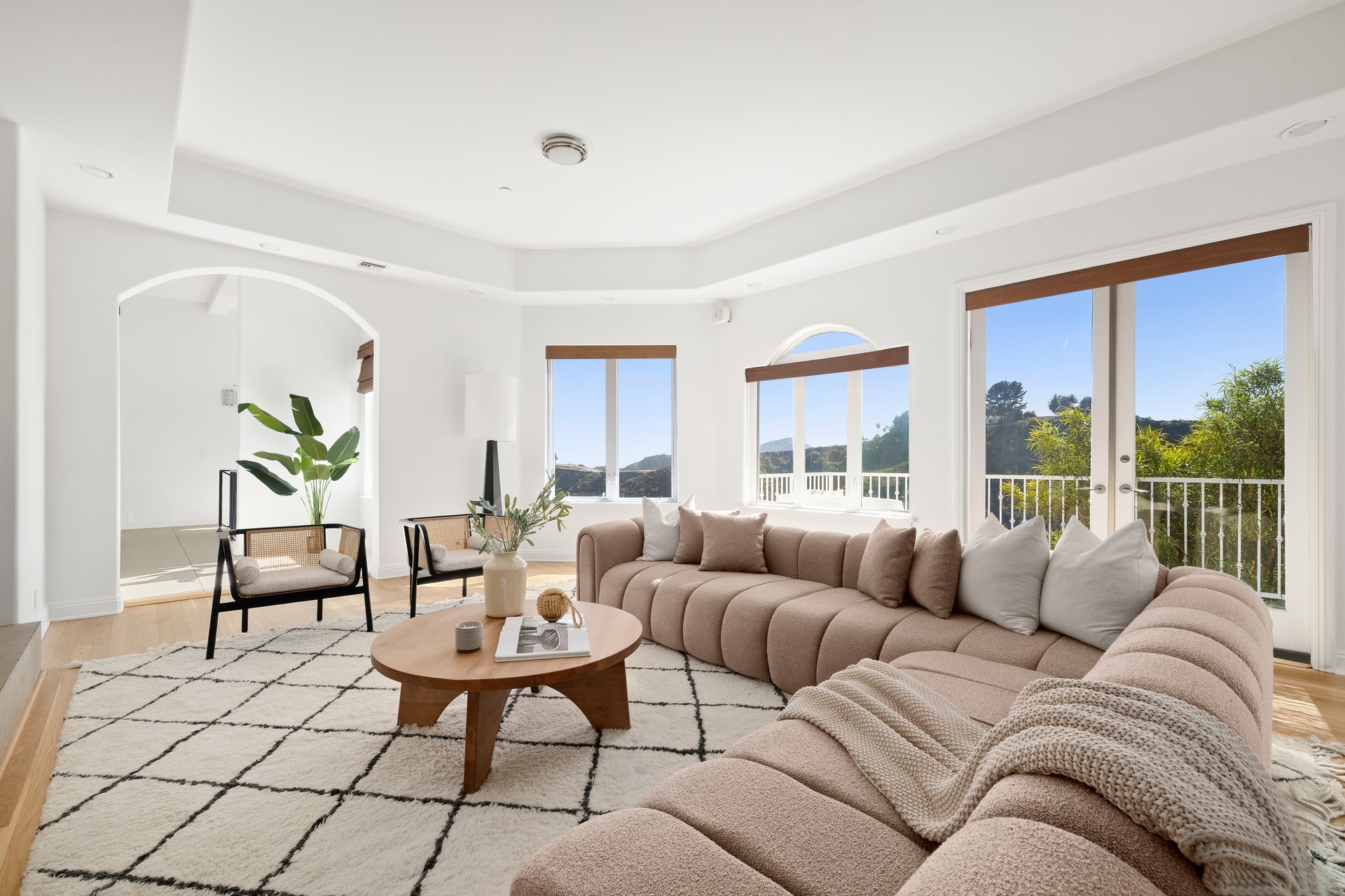  1939 Stradella Road - 物件實景