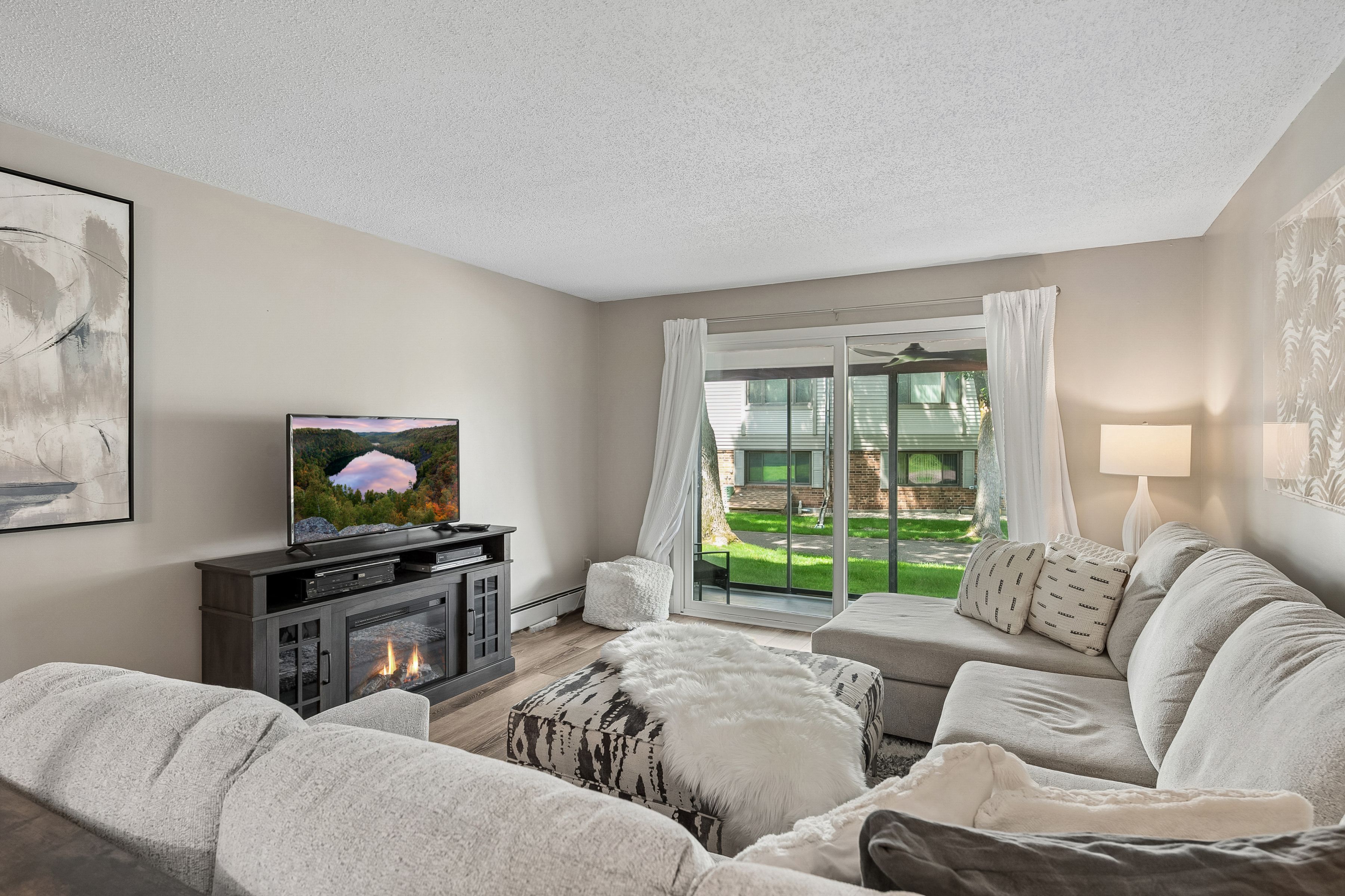  Ground Floor Condo with Peaceful Views and Exceptional Amenities - 物件實景