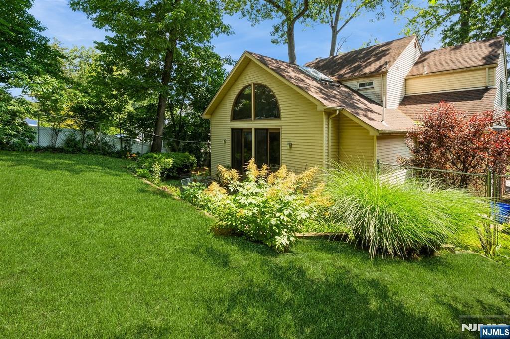Cresskill, New Jersey, 07626, United States, 3 Bedrooms Bedrooms, ,2 BathroomsBathrooms,Residential,For Sale,1987908
