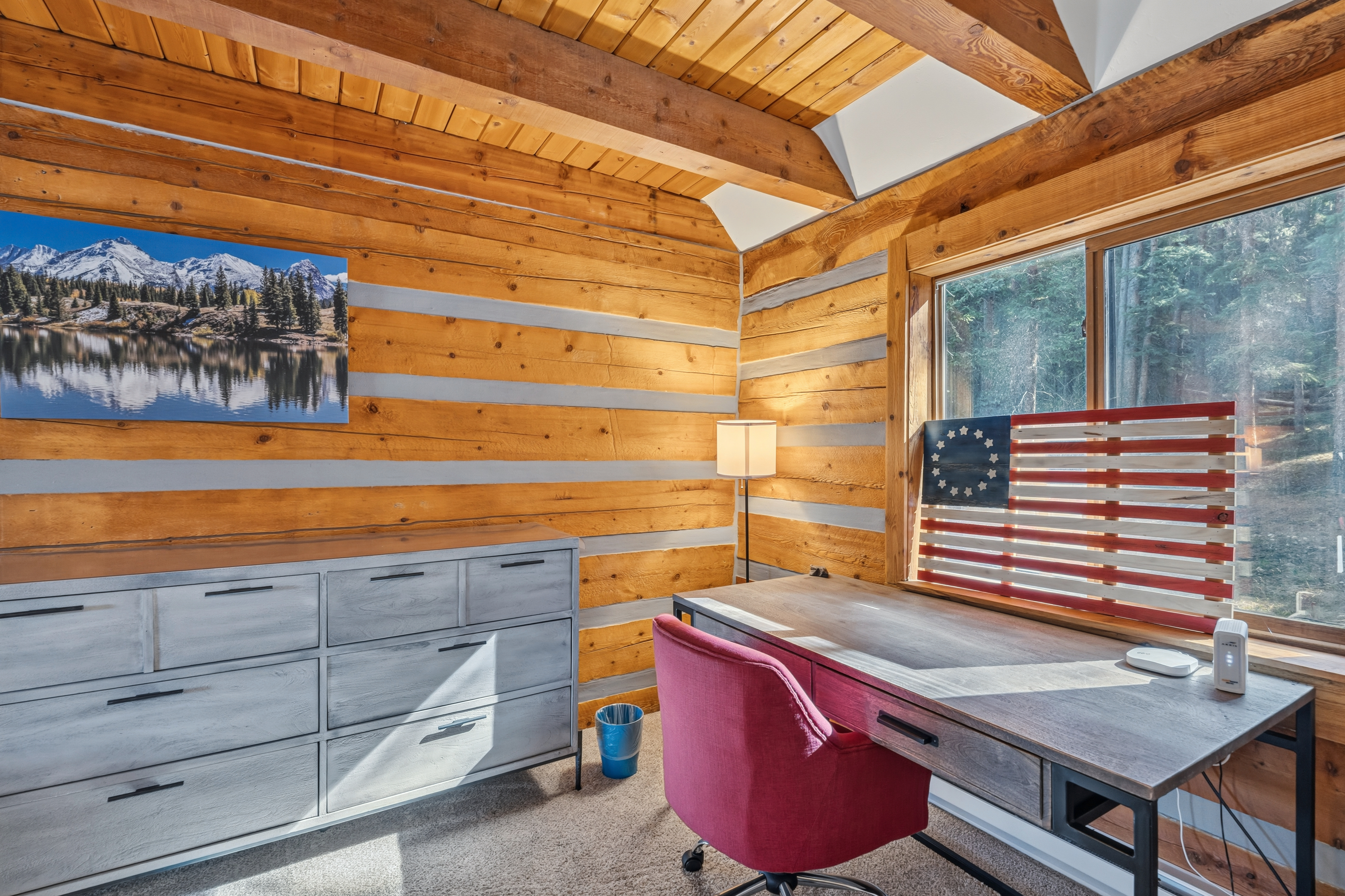  Cozy Cabin 1/2 Acre Backing to National Forest and Minutes from Main Street - 物件實景