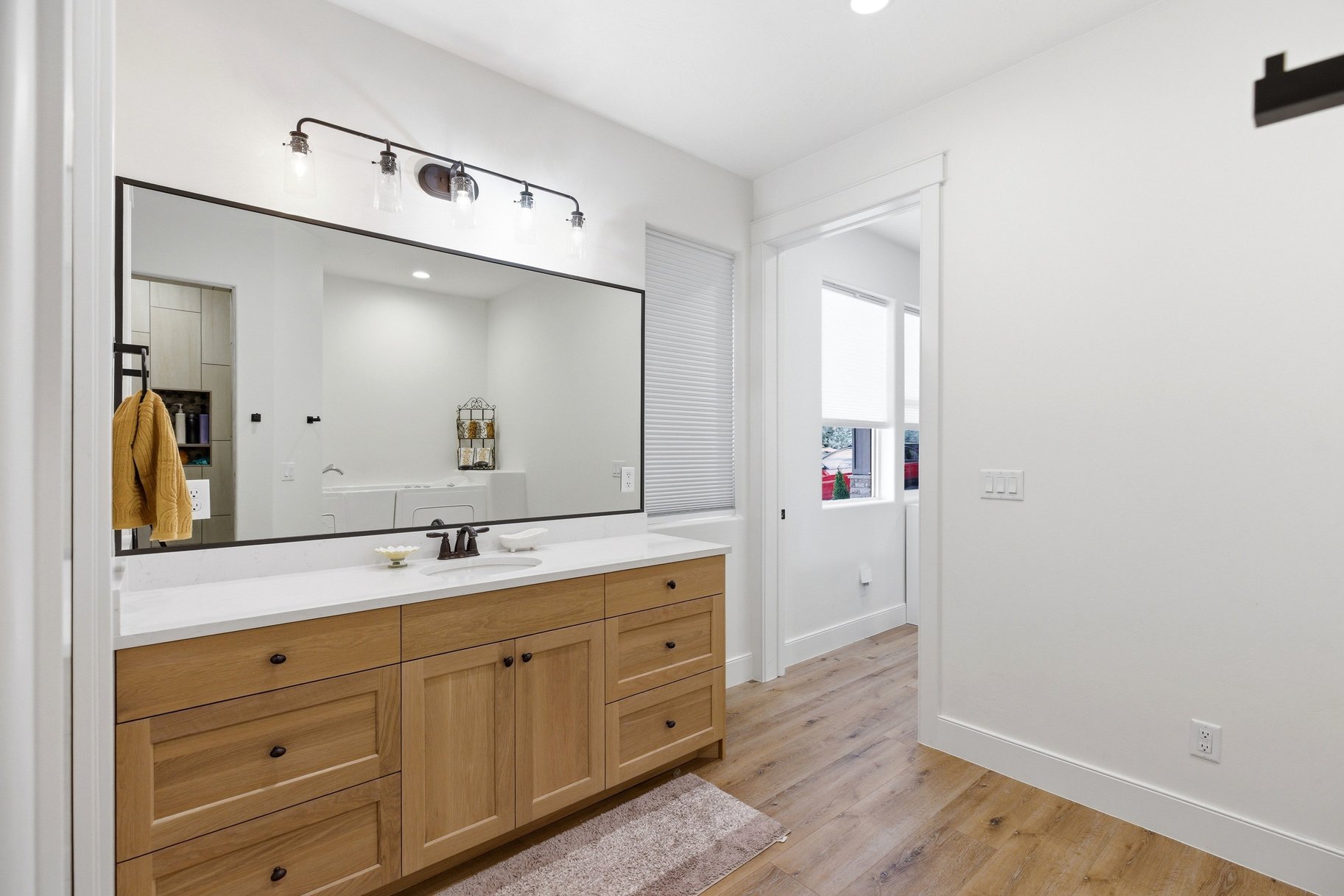  5 Acres • Two Homes In One • Horse Property With Flexible Living Options - 物件實景