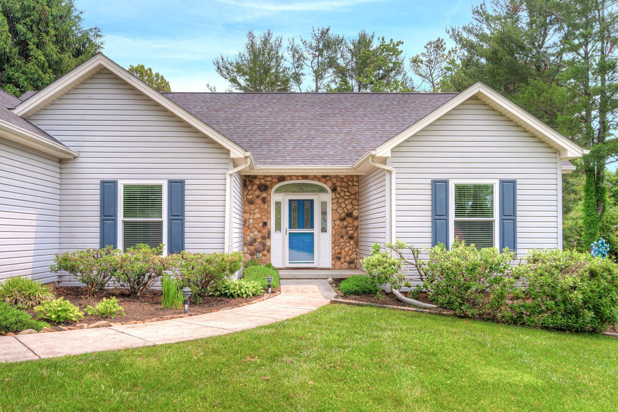 Blacksburg, Virginia, 24060, United States, 4 Bedrooms Bedrooms, ,3 BathroomsBathrooms,Residential,For Sale,1847433