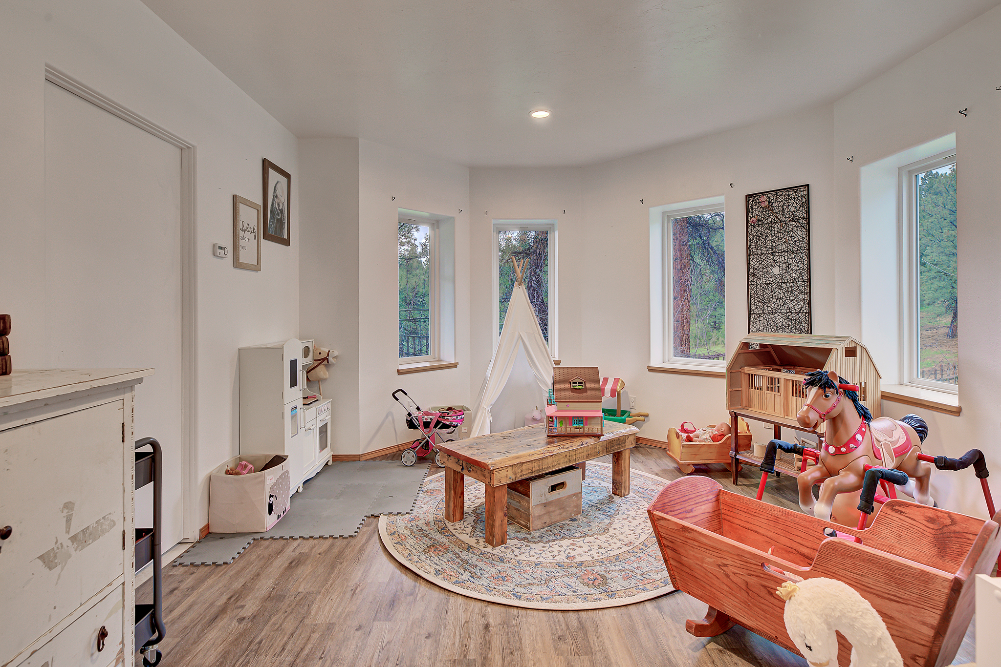 Helmville, Montana, 59743, United States, 3 Bedrooms Bedrooms, ,4 BathroomsBathrooms,Residential,For Sale,1975948