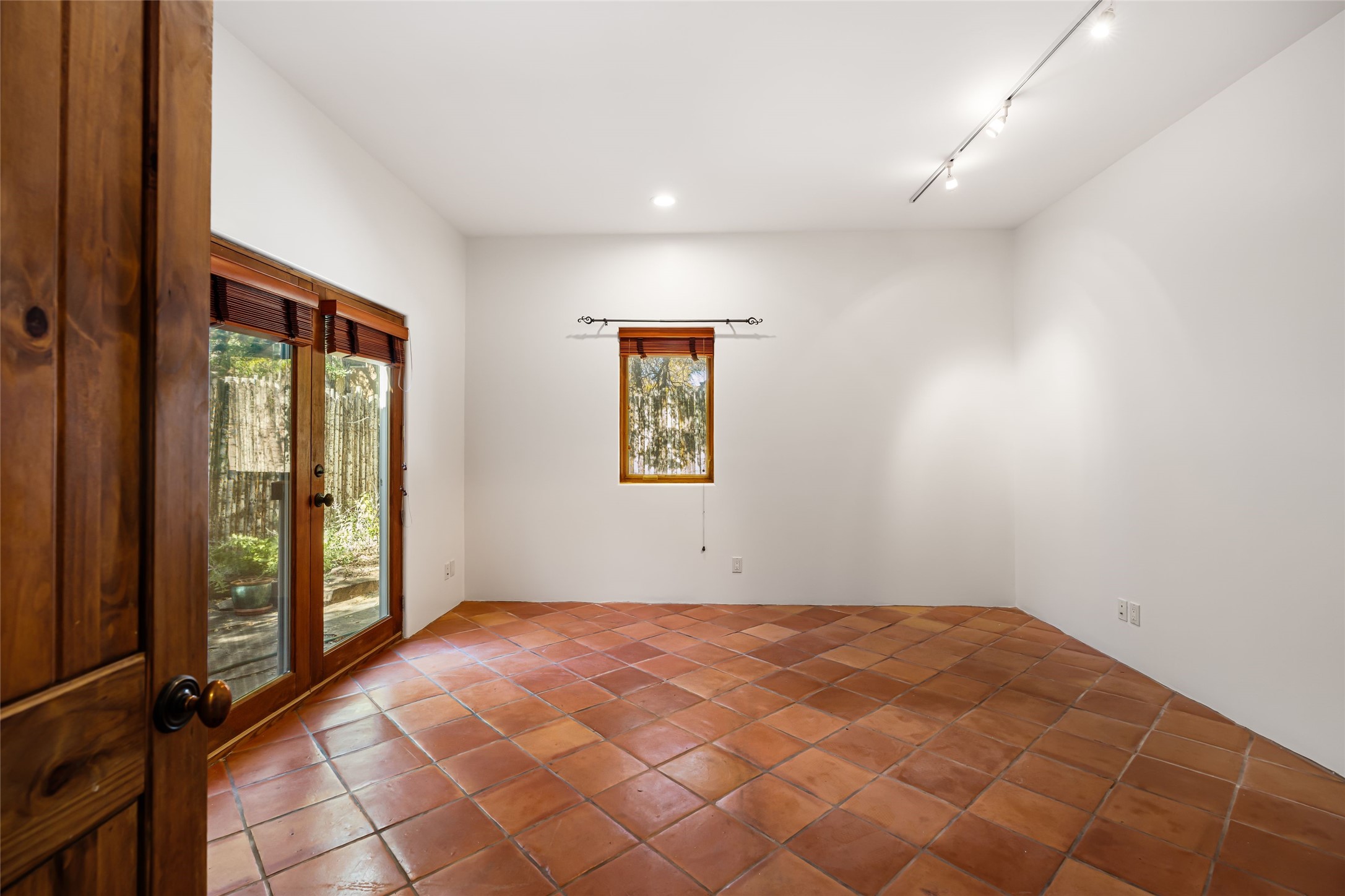  207 Cordova Road B - 物件實景