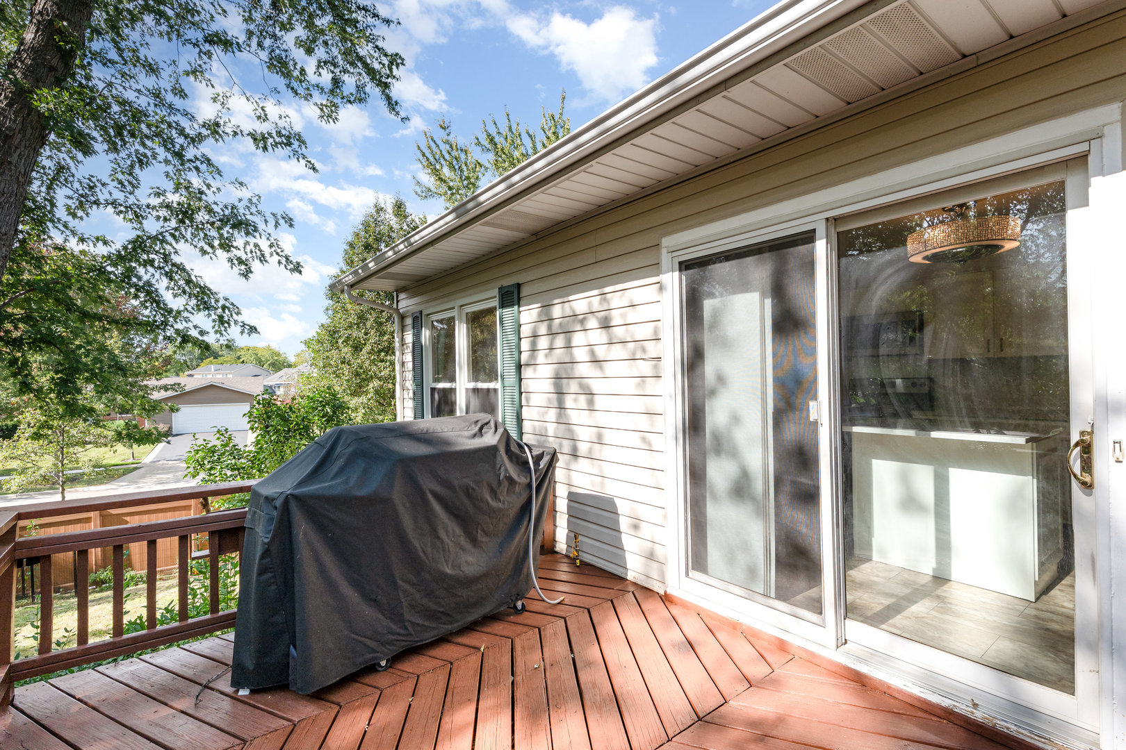 Hoffman Estates, Illinois, 60192, United States, 4 Bedrooms Bedrooms, ,3 BathroomsBathrooms,Residential,For Sale,1961387