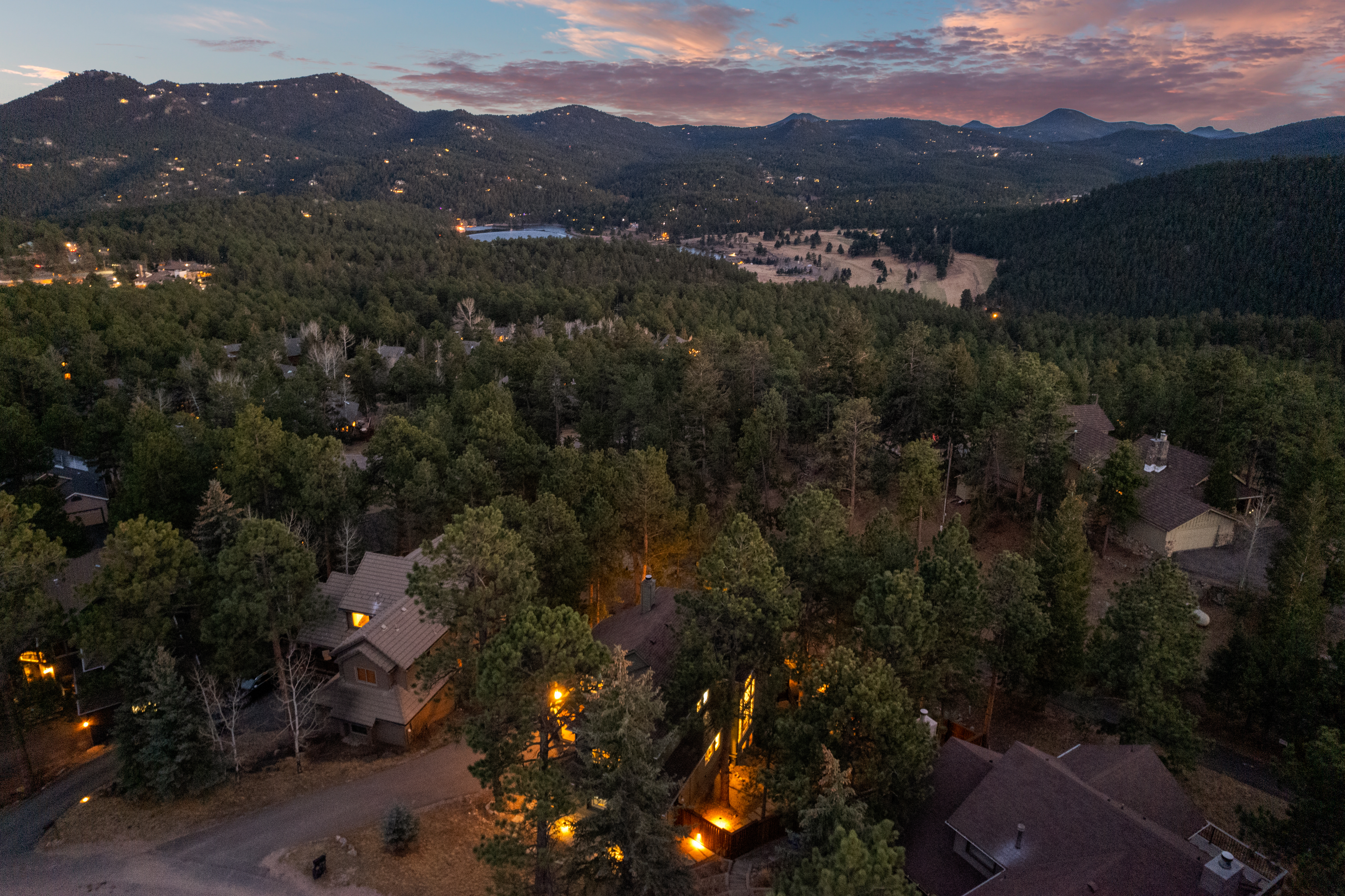  Refined Mountain Living in the Coveted Troutdale Enclave of North Evergreen - 物件實景