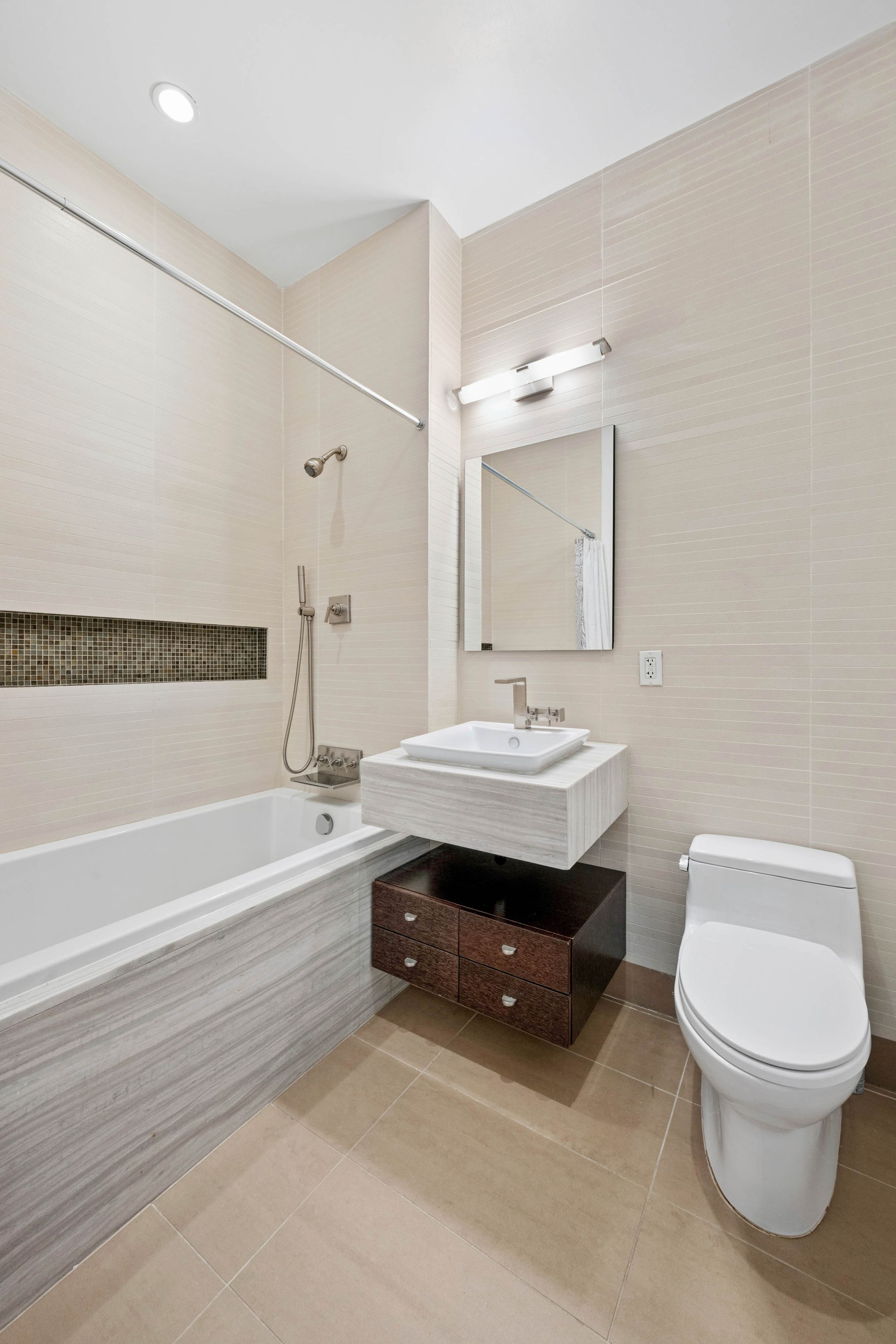  243 West 60th Street - 物件實景