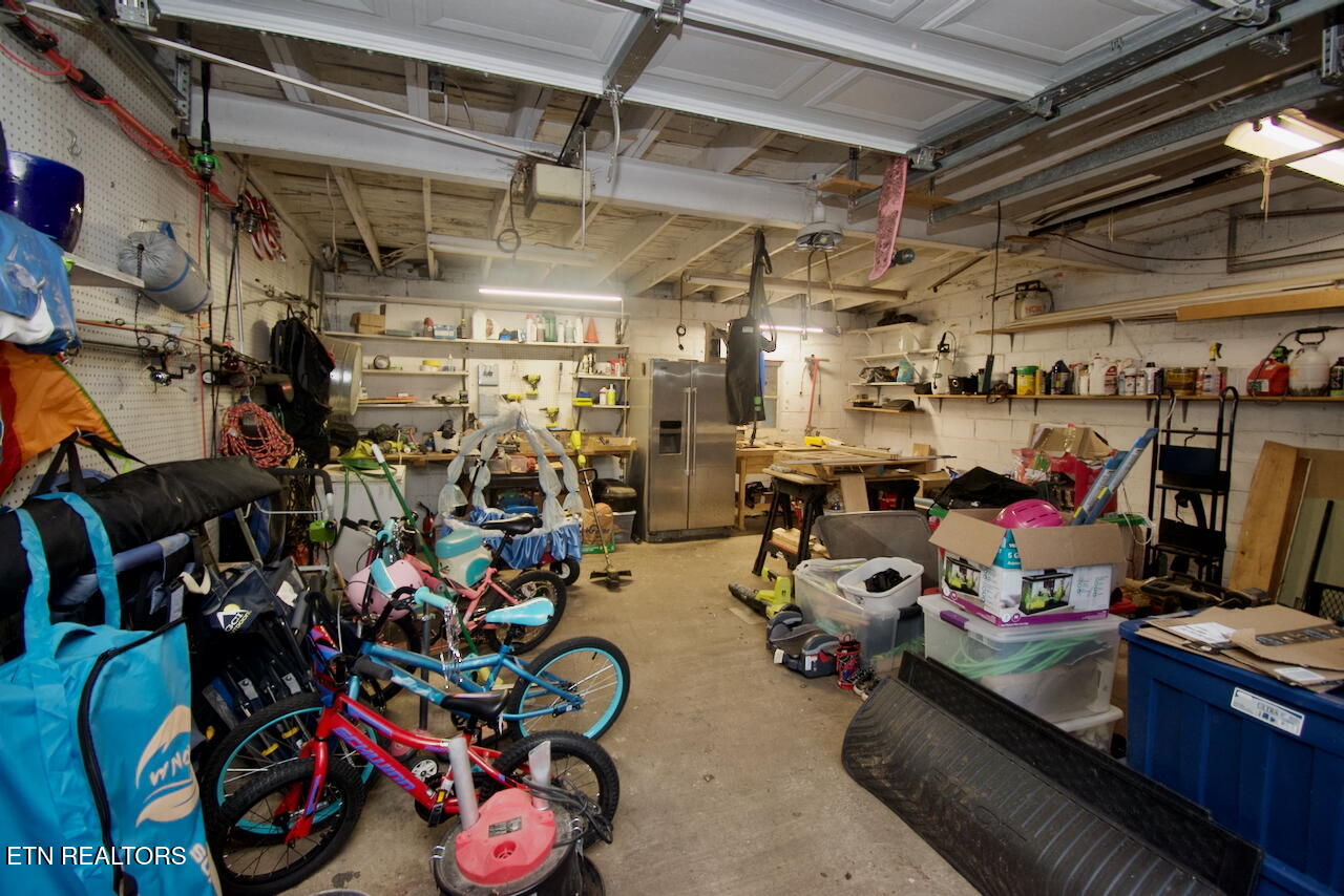 Maryville, Tennessee, 37803, United States, 4 Bedrooms Bedrooms, ,3 BathroomsBathrooms,Residential,For Sale,1989272